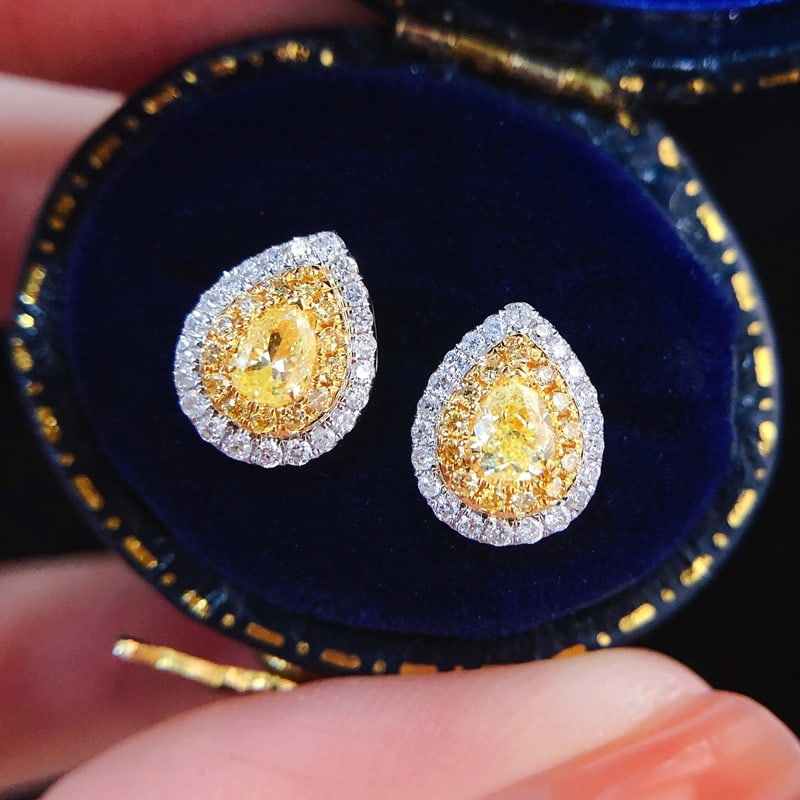 14k Gold 0.5 Ct Natural H Diamond Earrings: Ref:231073114 // gold content:14k gold // main gemstone:diamond // shape:multiple // carat weight:0. 5ct // clarity grade:vs-si // color:h // treatment:natural // Condition: New Low Estimate: 2400.00