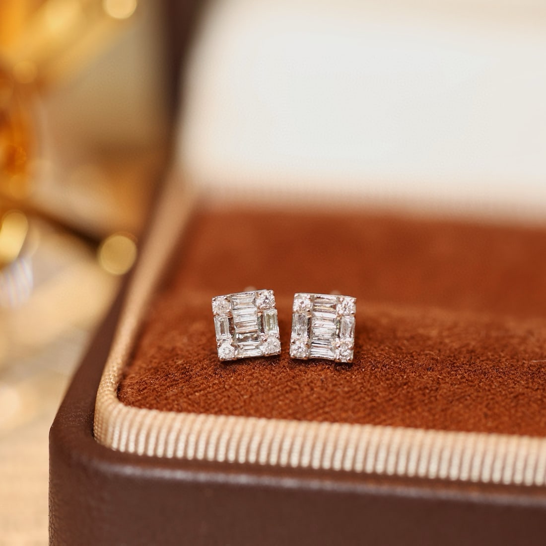 14k Gold 0.35 Ct Natural H Diamond Earrings: Ref:231074062 // gold content:14k gold // main gemstone:diamond // shape:multiple // carat weight:0. 35ct // clarity grade:vs-si // color:h // treatment:natural // Condition: New Low Estimate: 1400.0
