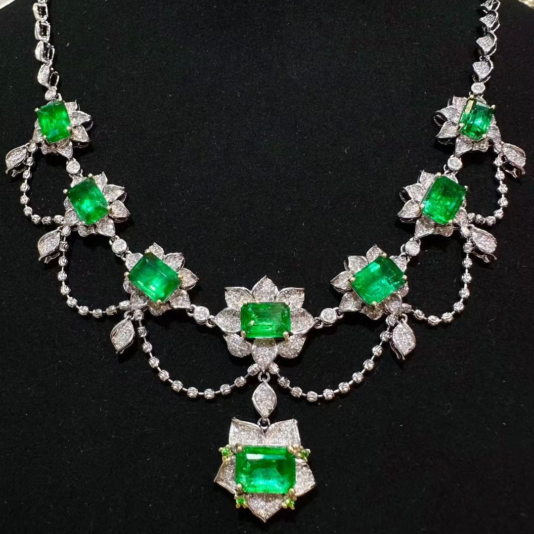 14k Gold 8.5 Ct Vivid Green Natural Emerald & Diamond Necklace (1 of 5)