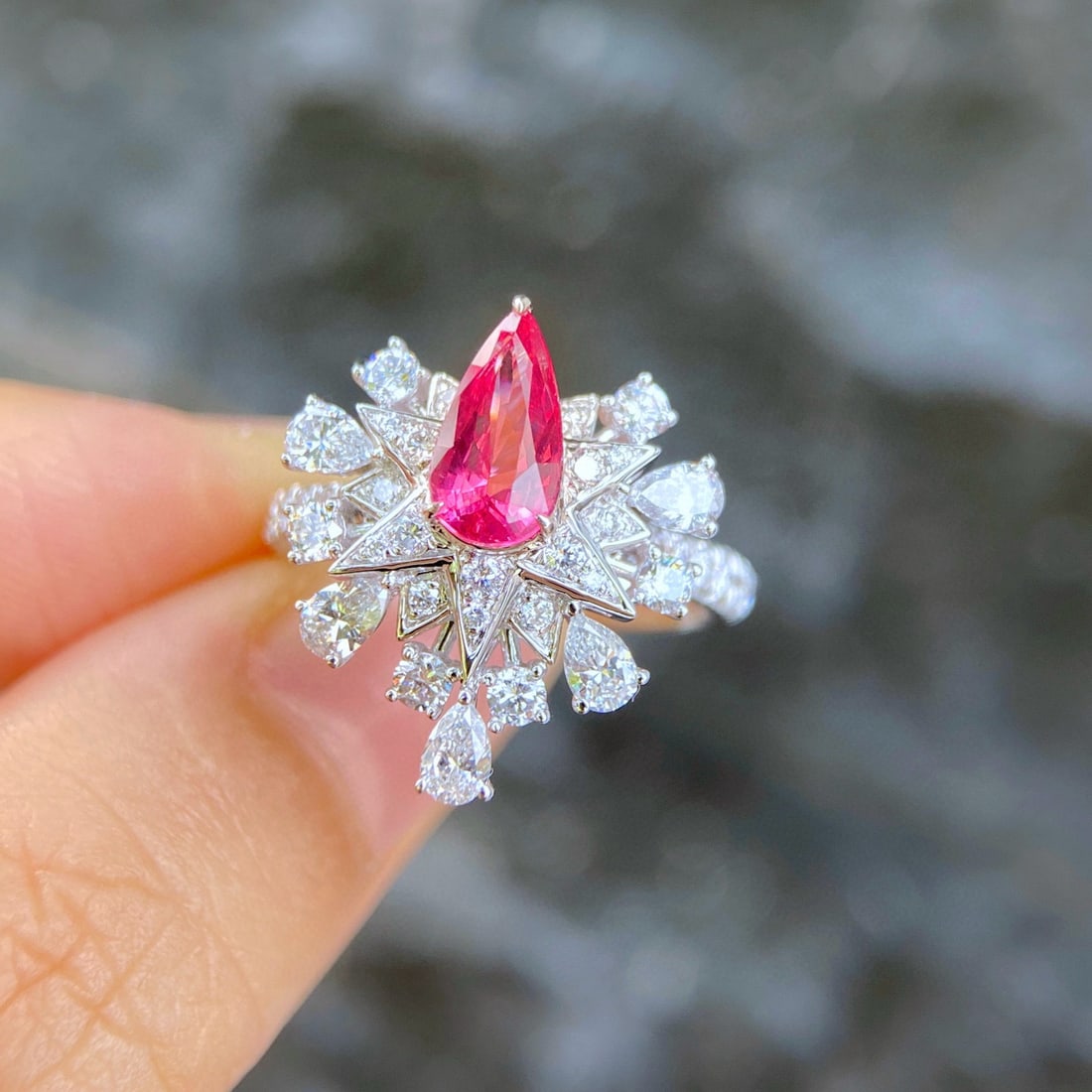 14k Gold 2.07 Ctw Natural Spinel & Diamond Ring: Ref:231080349 // gold content:14k gold // ring size:7. 25us // // main gemstone:spinel // shape:pear // carat weight:1. 00ct // color:pink // treatment:natural // // adjacent gemstone 2 : diamond // s