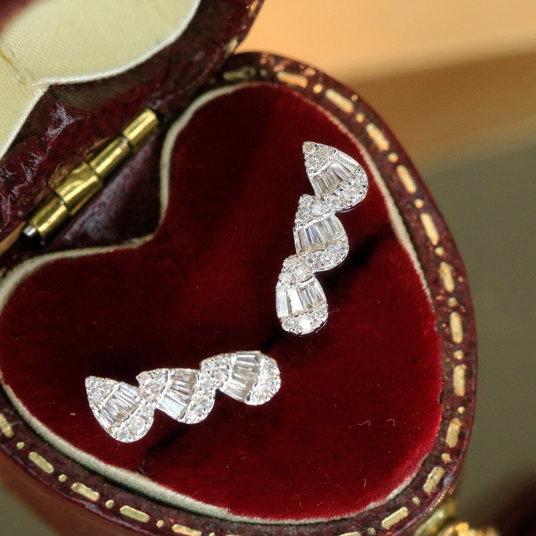 14k Gold 0.3 Ct Natural H Diamond Earrings: Ref:231080434 // gold content:14k gold // main gemstone:diamond // shape:multiple // carat weight:0. 3ct // clarity grade:vs-si // color:h // treatment:natural // Condition: New Low Estimate: 1800.00