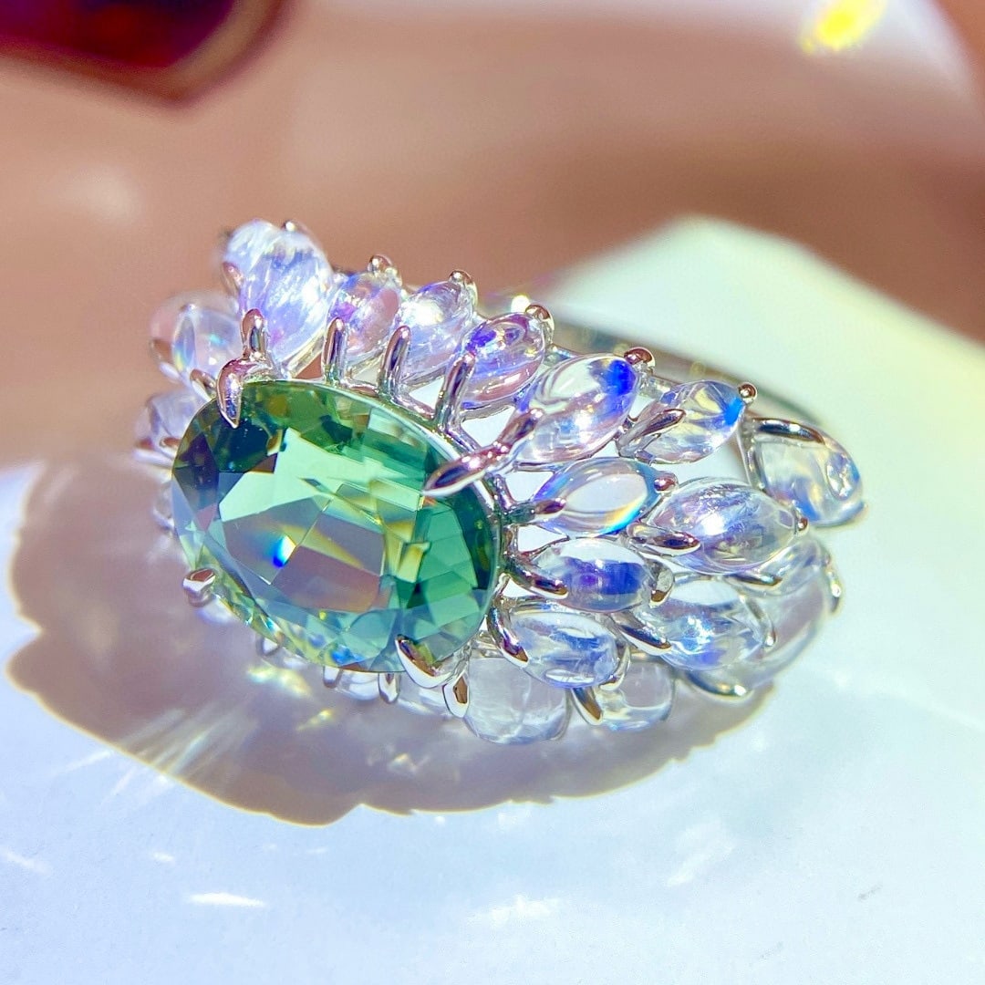 14k Gold 7.2 Ctw Natural Tourmaline & Moonstone Ring: Ref:231086258 // gold content:14k gold // ring size:7. 25us // // main gemstone:tourmaline // shape:oval // carat weight:3ct // color:green // treatment:natural // // adjacent gemstone 2 : moonstone /