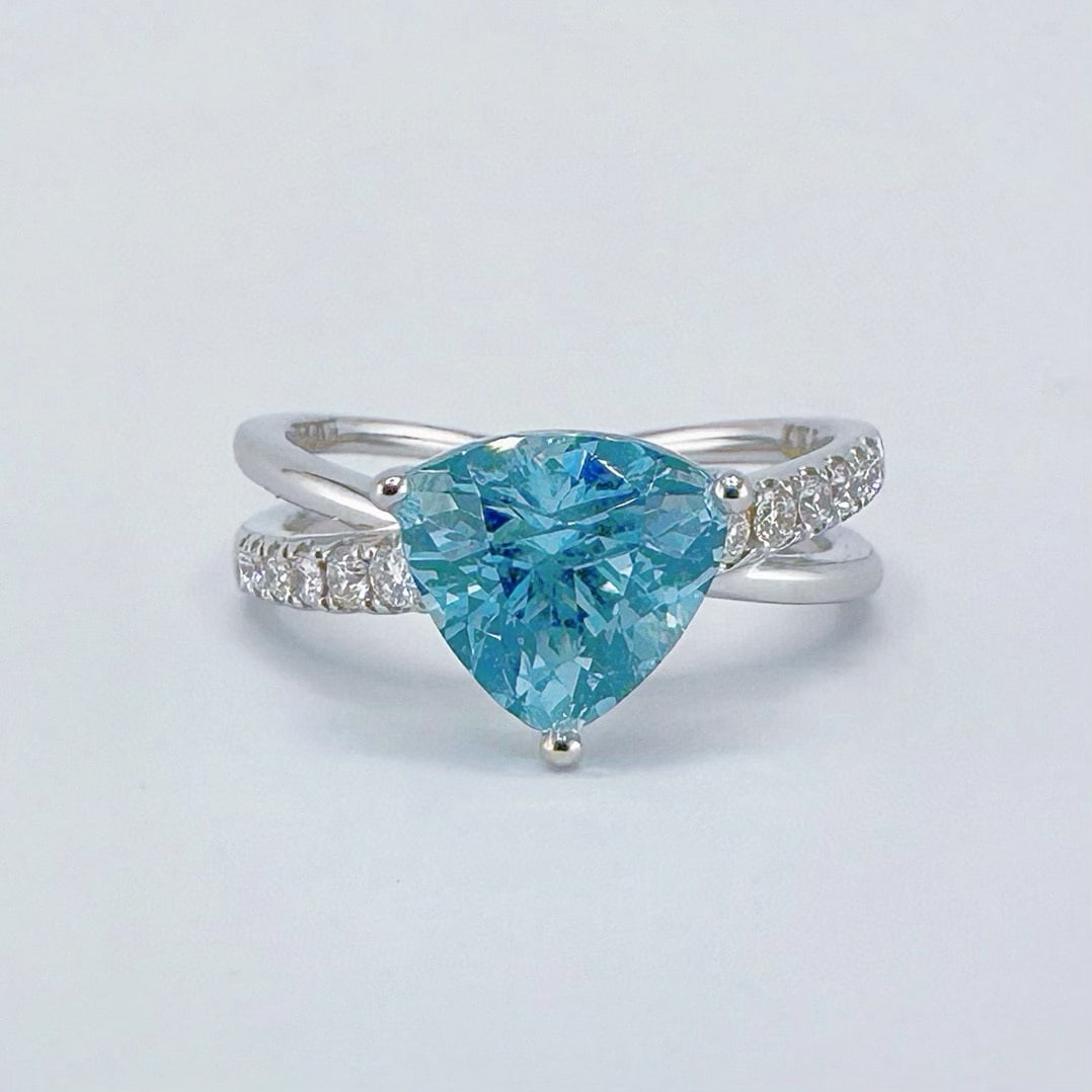 14k Gold 2.01 Ctw Natural Aquamarine & Diamond Ring: Ref:231090078 // gold content:14k gold // ring size:7. 25us // // main gemstone:aquamarine // shape:triangle // carat weight:1. 83ct // color:santa maria color // treatment:natural // // adjacent