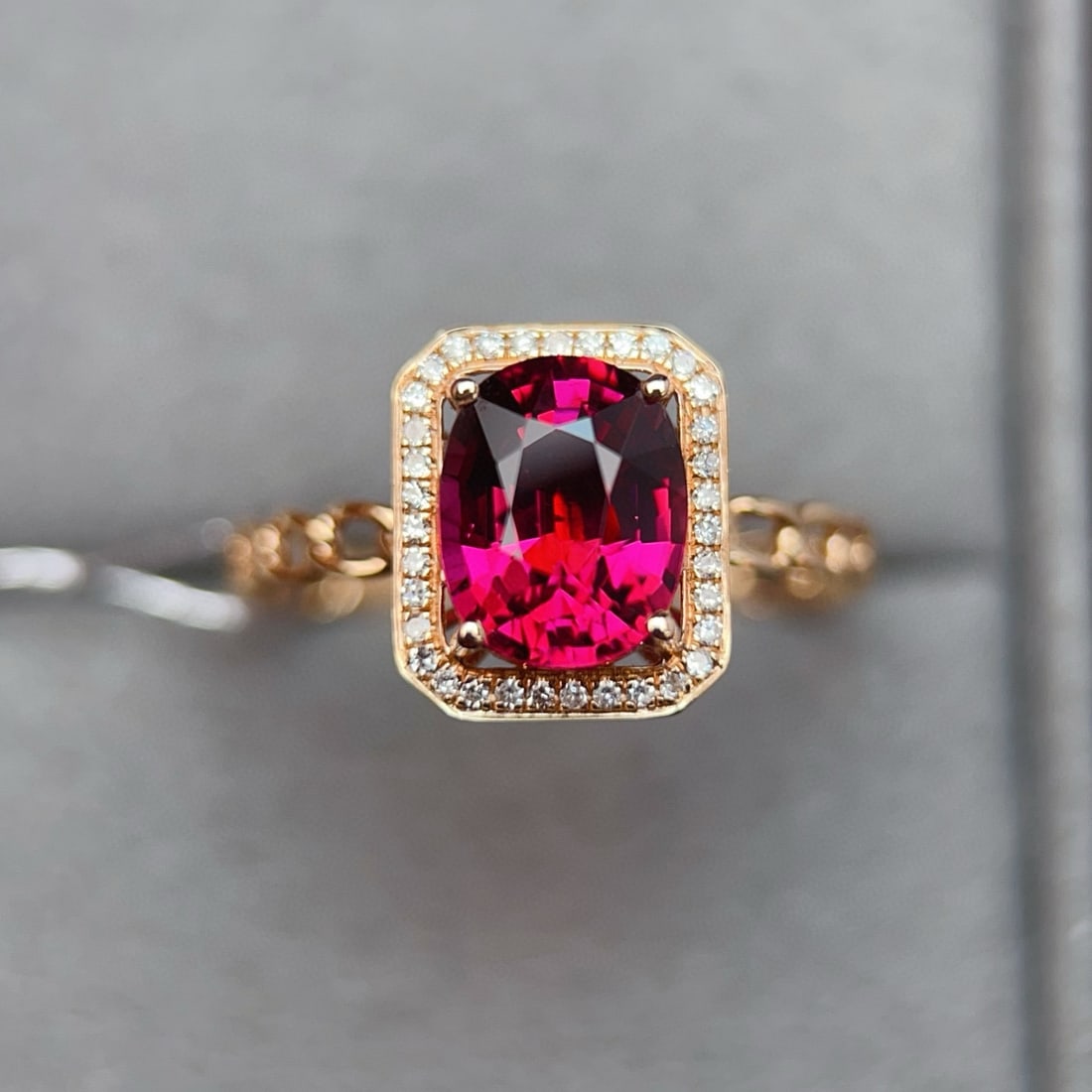 14k Gold 1.96 Ctw Natural Tourmaline & Diamond Ring: Ref:231090141 // gold content:14k gold // ring size:7. 25us // // main gemstone:tourmaline // shape:round // carat weight:1. 85ct // color:red // treatment:natural // cut grade:g // // adjacent gemsto