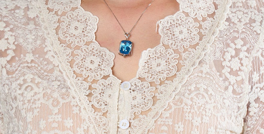 14k Gold 20.3 Ct Natural Topaz & Diamond Pendant( Without Chain ): Ref:231090247 // gold content:14k gold // main gemstone:topaz // shape:cushion // carat weight:20. 3ct // color:blue // treatment:natural // // adjacent gemstone 2 : diamond // shape:round // clarity