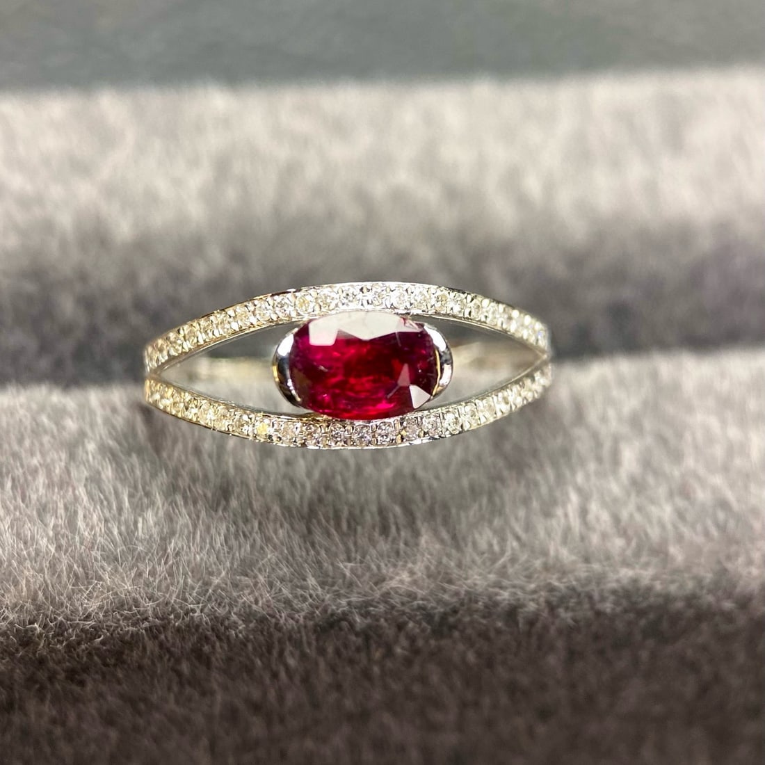 14k Gold 0.62 Ct Natural Ruby & Diamond Ring: Ref:231090323 // gold content:14k gold // ring size:7. 25us // // main gemstone:ruby // shape:oval // carat weight:0. 62ct // color:red // treatment:natural // // adjacent gemstone 2 : diamond // numb