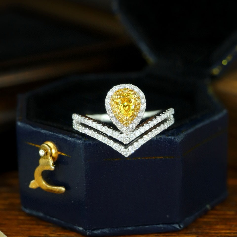 14k Gold 0.80 Ctw Natural Yellow Diamond & Diamond Ring: Ref:231090334 // gold content:14k gold // ring size:7. 25us // // main gemstone:yellow diamond // shape:pear // carat weight:0. 28ct // color:yellow // treatment:natural // // adjacent gemstone 2