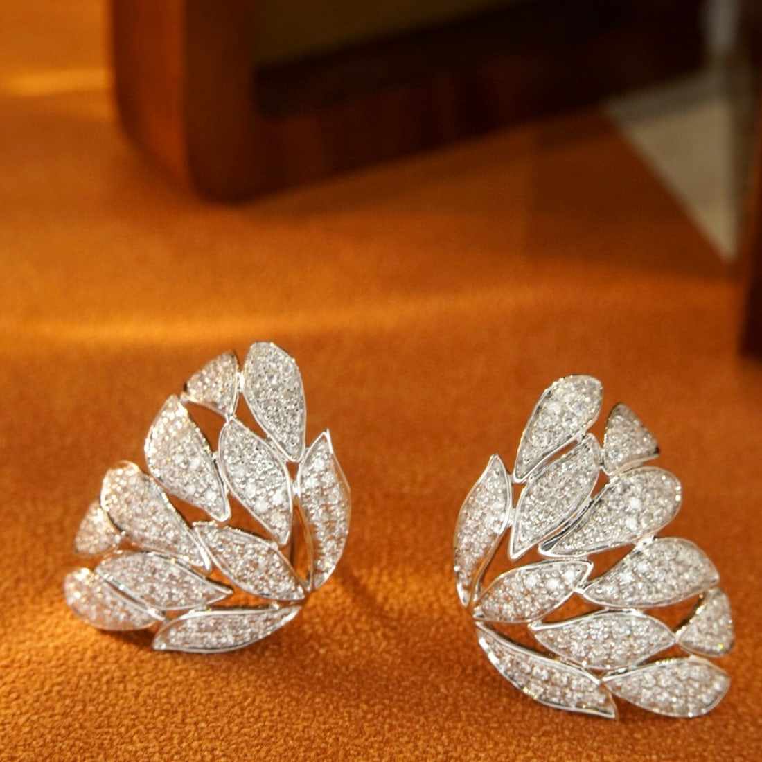 14k Gold 0.9 Ct Natural H Diamond Earrings: Ref:231090335 // gold content:14k gold // main gemstone:diamond // shape:round // carat weight:0. 9ct // clarity grade:vs-si // color:h // treatment:natural // cut grade:g // Condition: NewLow