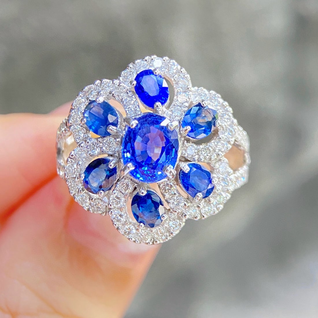 14k Gold 2.50 Ctw Natural Sapphire & Diamond Ring: Ref:231090336 // gold content:14k gold // ring size:7. 25us // // main gemstone:sapphire // shape:oval // carat weight:2. 00ct // color:blue // treatment:natural // // adjacent gemstone 2 :