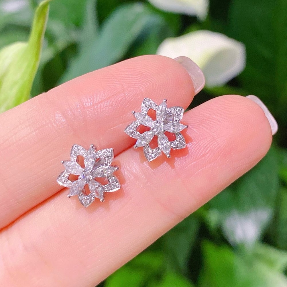 14k Gold 0.62 Ctw Natural H Diamond Earrings: Ref:231090382 // gold content:14k gold // main gemstone:diamond // shape:marquise // carat weight:0. 48ct // clarity grade:vs-si // color:h // treatment:natural // // adjacent gemstone 2 : diamond //