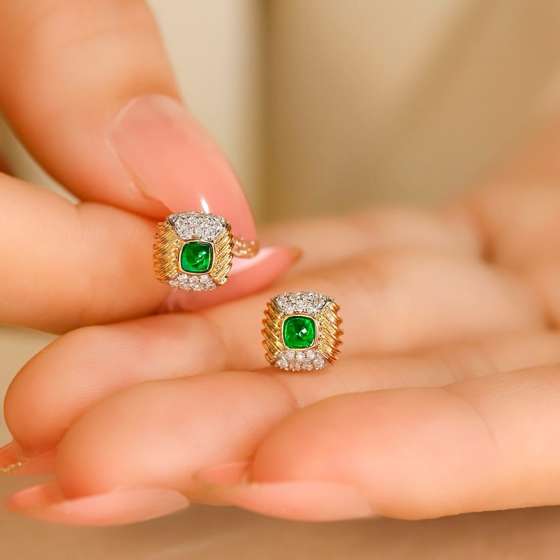 14k Gold 0.56 Ctw Vivid Green Natural Emerald & Diamond Earrings - 3