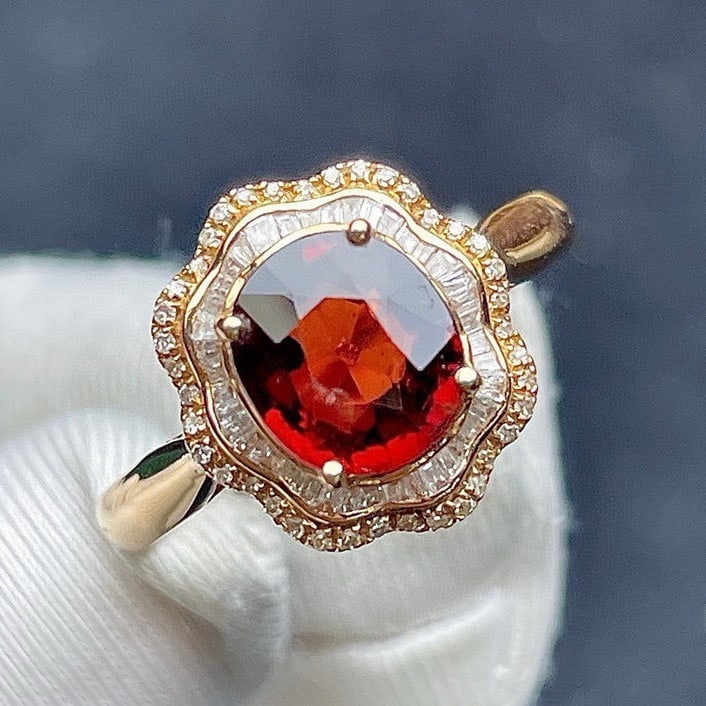 14k Gold 2.68 Ct Natural Spinel & Diamond Ring: Ref:231098128 // gold content:14k gold // ring size:7. 25us // // main gemstone:spinel // shape:oval // carat weight:2. 68ct // color:red // treatment:natural // // adjacent gemstone 2 : diamond // sh