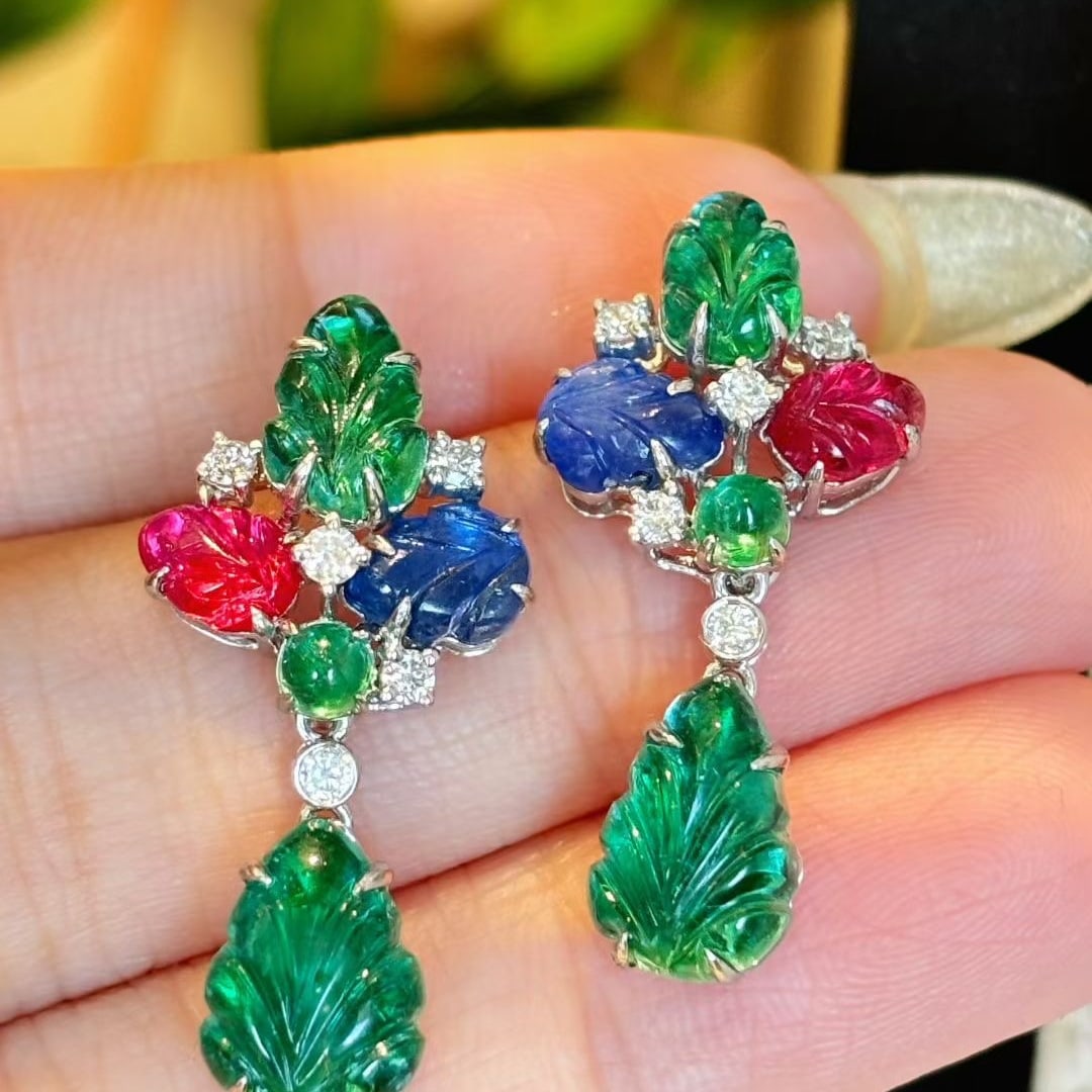 14k Gold 7.81 Ct Natural Emerald & Sapphire & Spinel Earrings: Ref:231095004 // gold content:14k gold // main gemstone:emerald & sapphire & spinel // shape:other // carat weight:7. 81ct // color:color // treatment:natural // // adjacent gemstone 2 : diamond // sh