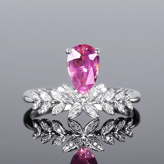 14K GOLD 1.31 CTW NATURAL SPINEL & DIAMOND RING: Ref:231100247 // Gold Content:14K Gold // Ring Size:7.25US // // Main Gemstone:Spinel // Shape:Pear // Carat Weight:1.23ct // Color:Pink // Treatment:Natural // // Adjacent Gemstone 2 : Diamond // Num