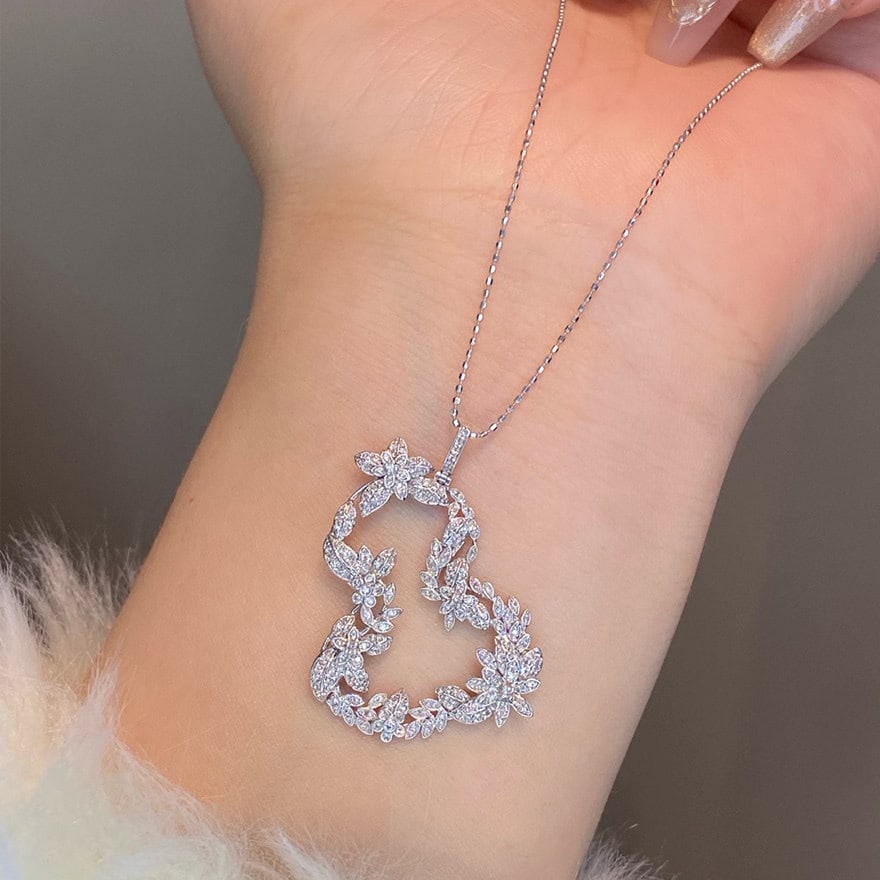 14K GOLD 0.35 CT NATURAL H DIAMOND PENDANT( WITHOUT CHAIN ): Ref:231101155 // Gold Content:14K Gold // Main Gemstone:Diamond // Shape:Round // Carat Weight:0.35ct // Clarity Grade:VS-SI // Color:H // Treatment:Natural // Cut Grade:G // Condition: NewLow