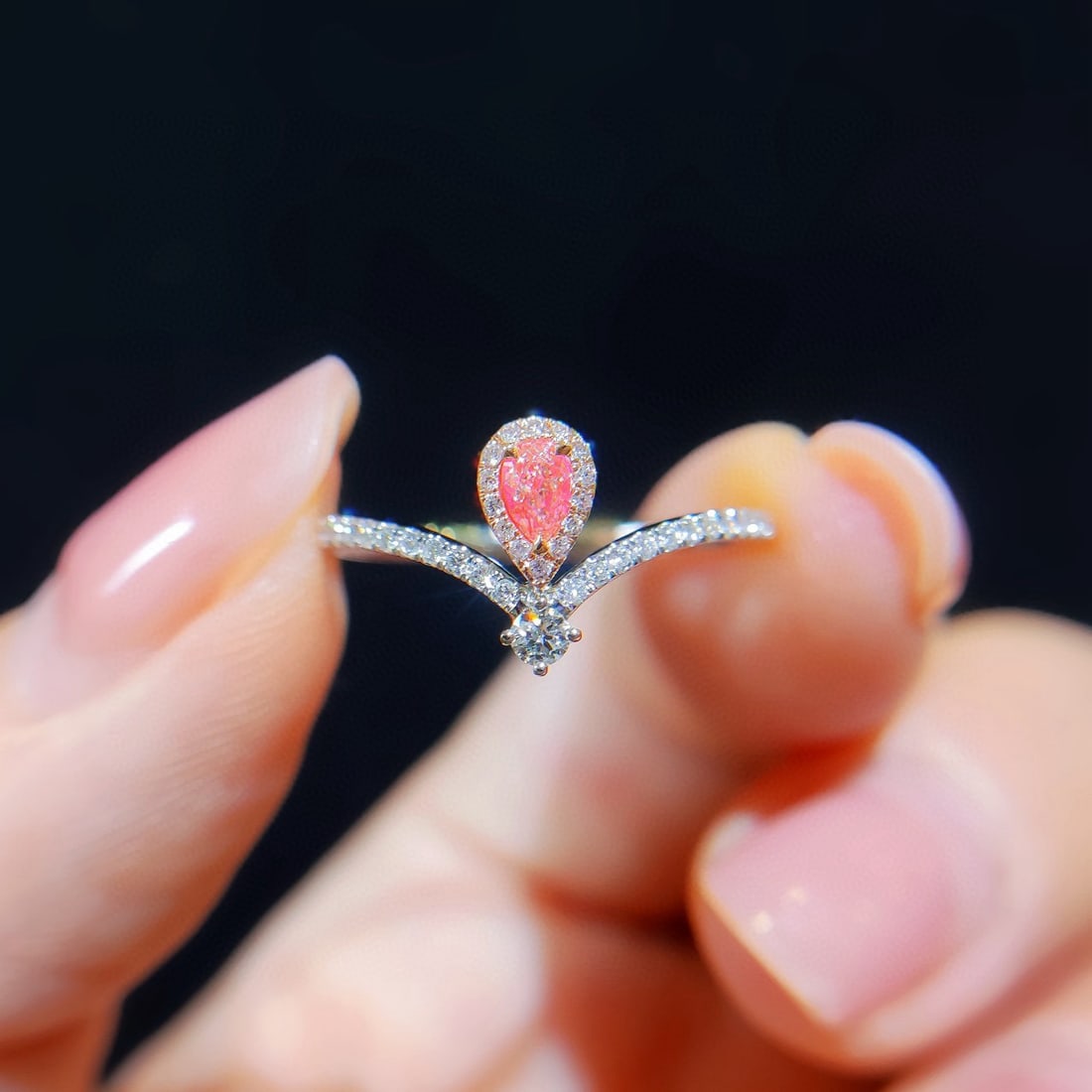 14K GOLD 0.26 CTW NATURAL PINK DIAMOND & DIAMOND RING: Ref:231101159 // Gold Content:14K Gold // Ring Size:7.25US // // Main Gemstone:Pink Diamond // Shape:Pear // Carat Weight:0.11ct // Color:Pink // Treatment:Natural // // Adjacent Gemstone 2 :