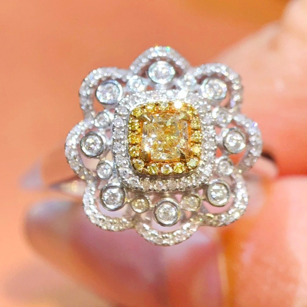 14K GOLD 0.32 CT NATURAL YELLOW DIAMOND & YELLOW DIAMOND & DIAMOND RING (1 of 7)