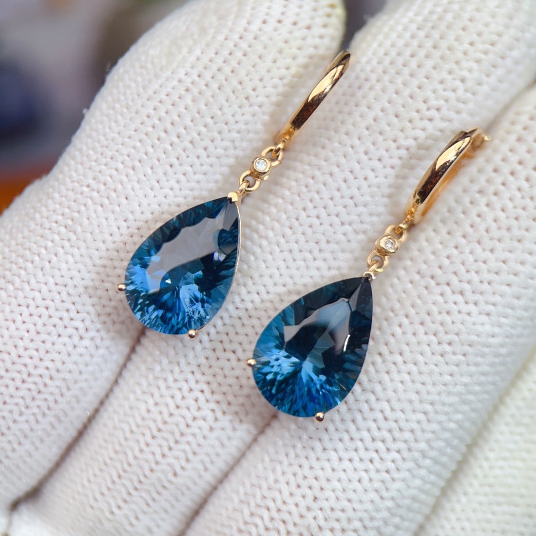 14K GOLD 11.41 CTW NATURAL TOPAZ & DIAMOND EARRINGS: Ref:231102279 // Gold Content:14K Gold // Main Gemstone:Topaz // Shape:Pear // Carat Weight:11.4ct // Color:Blue // Treatment:Natural // // Adjacent Gemstone 2 : Diamond // Number of stones:2 // Shape