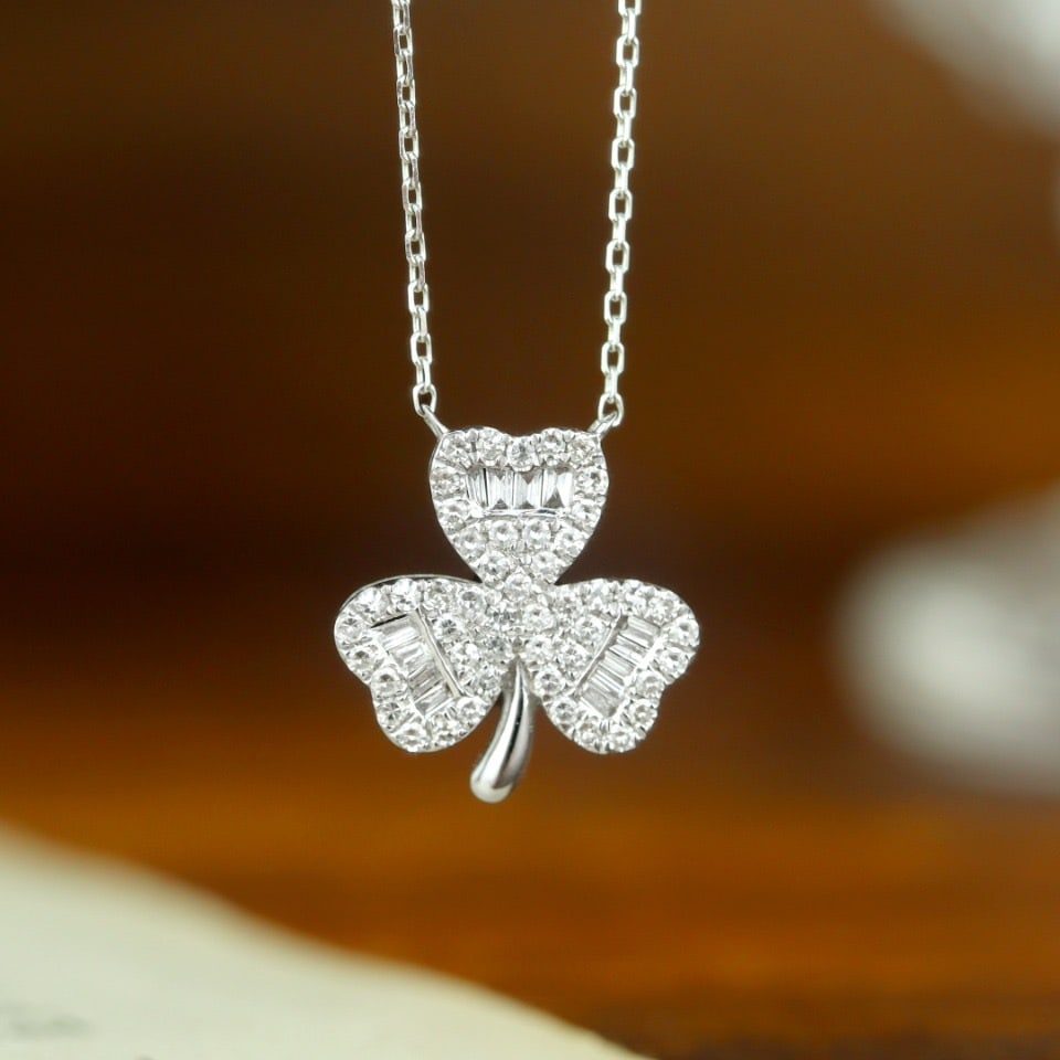 14K GOLD 0.50 CT NATURAL H DIAMOND NECKLACE: Ref:231102290 // Gold Content:14K Gold // Main Gemstone:Diamond // Shape:Multiple // Carat Weight:0.50ct // Clarity Grade:VS-SI // Color:H // Treatment:Natural // Condition: NewLow Estimate: