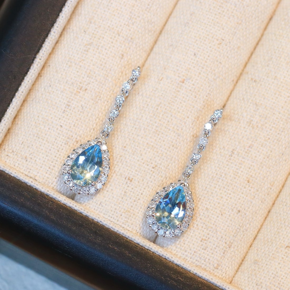 14K GOLD 2.08 CT NATURAL AQUAMARINE & DIAMOND EARRINGS: Ref:231102300 // Gold Content:14K Gold // Main Gemstone:Aquamarine // Shape:Pear // Carat Weight:2.08ct // Color:Santa Maria Color // Treatment:Natural // // Adjacent Gemstone 2 : Diamond //