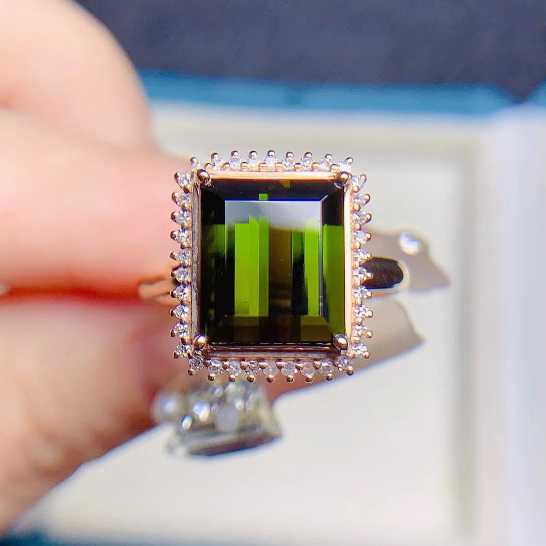 14K GOLD 4.84 CTW NATURAL TOURMALINE & DIAMOND RING: Ref:231102399 // Gold Content:14K Gold // Ring Size:7.25US // // Main Gemstone:Tourmaline // Shape:Octagonal // Carat Weight:4.65ct // Color:Green // Treatment:Natural // // Adjacent Gemstone 2 :