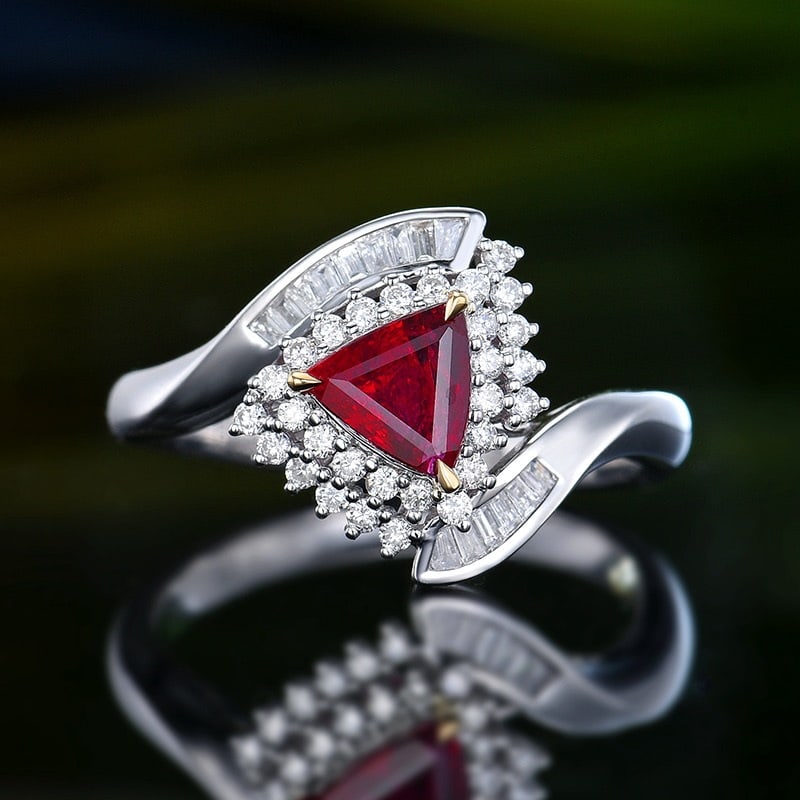 14K GOLD 1.13 CTW NATURAL RUBY & DIAMOND RING: Ref:231102402 // Gold Content:14K Gold // Ring Size:7.25US // // Main Gemstone:Ruby // Shape:Triangle // Carat Weight:0.81ct // Color:PigeonBlood Red // Treatment:Natural // // Adjacent Gemstone 2