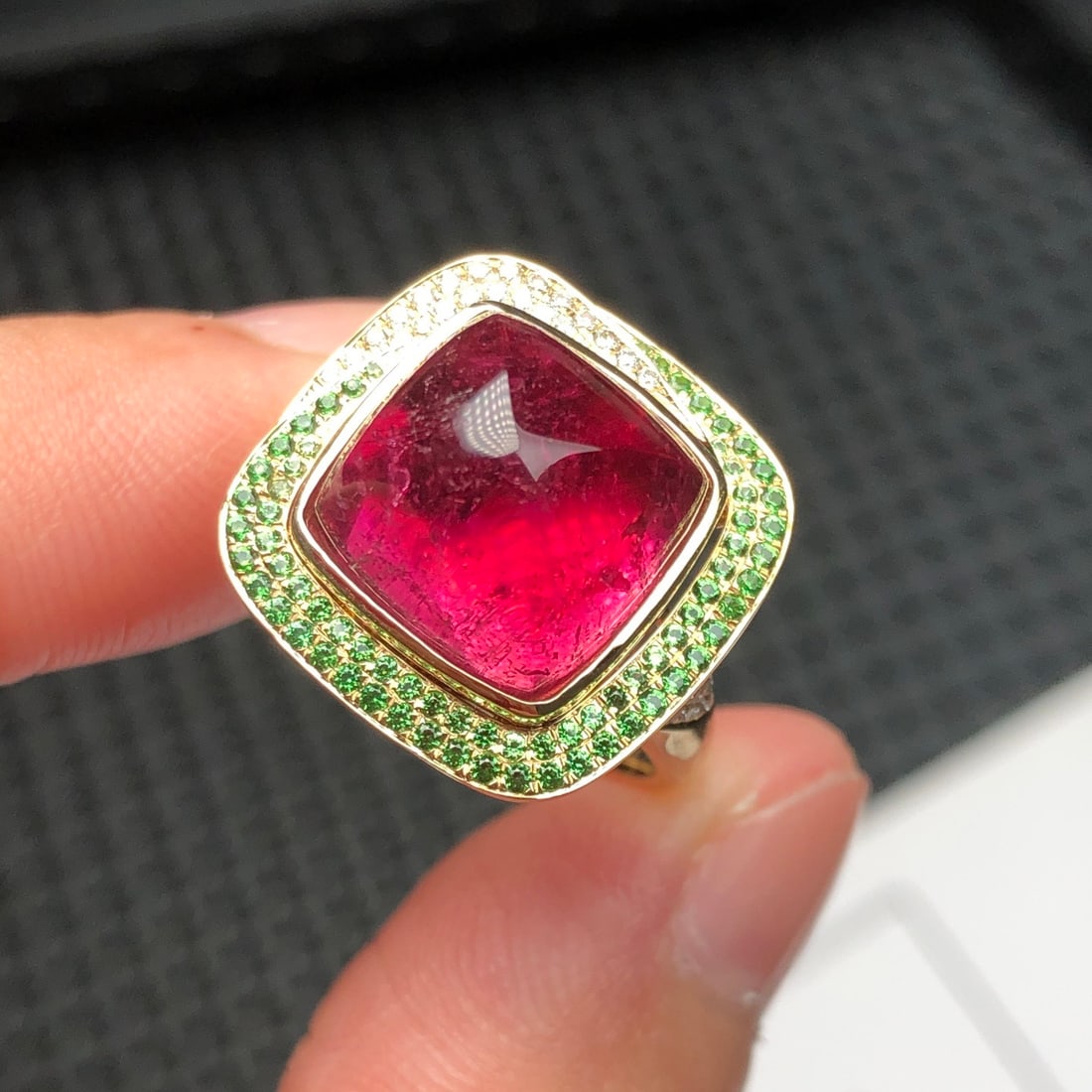 14K GOLD 11.29 CTW NATURAL TOURMALINE & TSAVORITE RING: Ref:231102409 // Gold Content:14K Gold // Ring Size:7.25US // // Main Gemstone:Tourmaline // Shape:Sugar-Loaf // Carat Weight:10.95ct // Color:Red // Treatment:Natural // // Adjacent Gemstone 2 :