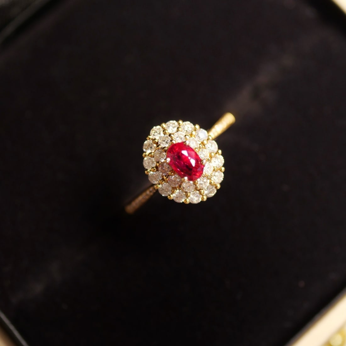 14K GOLD 0.40 CT NATURAL RUBY & DIAMOND RING: Ref:231102429 // Gold Content:14K Gold // Ring Size:7.25US // // Main Gemstone:Ruby // Shape:Oval // Carat Weight:0.40ct // Color:Red // Treatment:Natural // // Adjacent Gemstone 2 : Diamond //