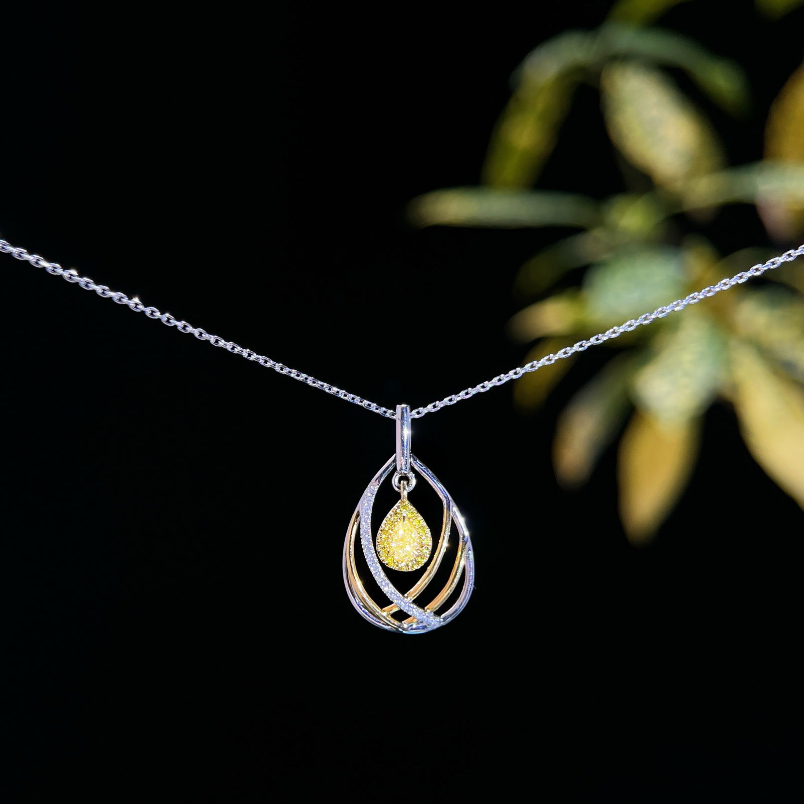 14K GOLD 0.25 CTW NATURAL YELLOW DIAMOND & DIAMOND NECKLACE (1 of 6)