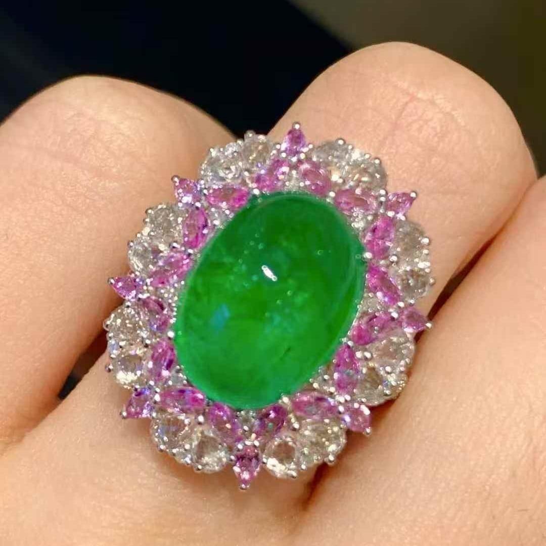 14k Gold 5.8 Ct Vivid Green Natural Emerald & Diamond Ring: Ref:231103022 // gold content:14k gold // ring size:7. 25us // // main gemstone:emerald // shape:oval // carat weight:5. 8ct // color:vivid green // treatment:natural // // adjacent gemstone 2 :