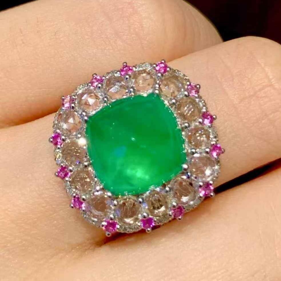 14k Gold 4.3 Ct Natural Emerald & Diamond Ring: Ref:231103069 // gold content:14k gold // ring size:7. 25us // // main gemstone:emerald // shape:sugar-loaf // carat weight:4. 3ct // color:green // treatment:natural // // adjacent gemstone 2 :
