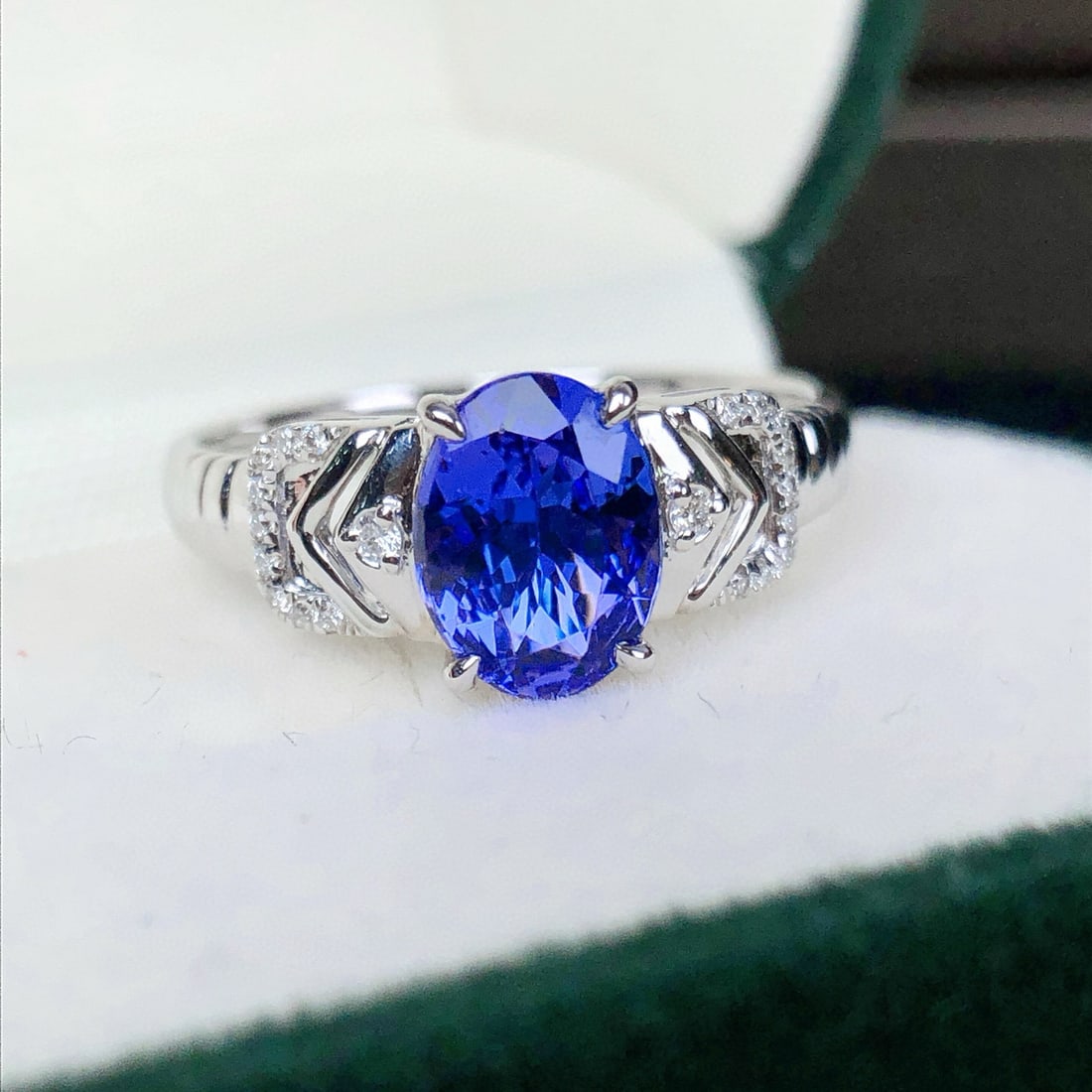 14k Gold 1.17 Ctw Natural Tanzanite & Diamond Ring (1 of 10)