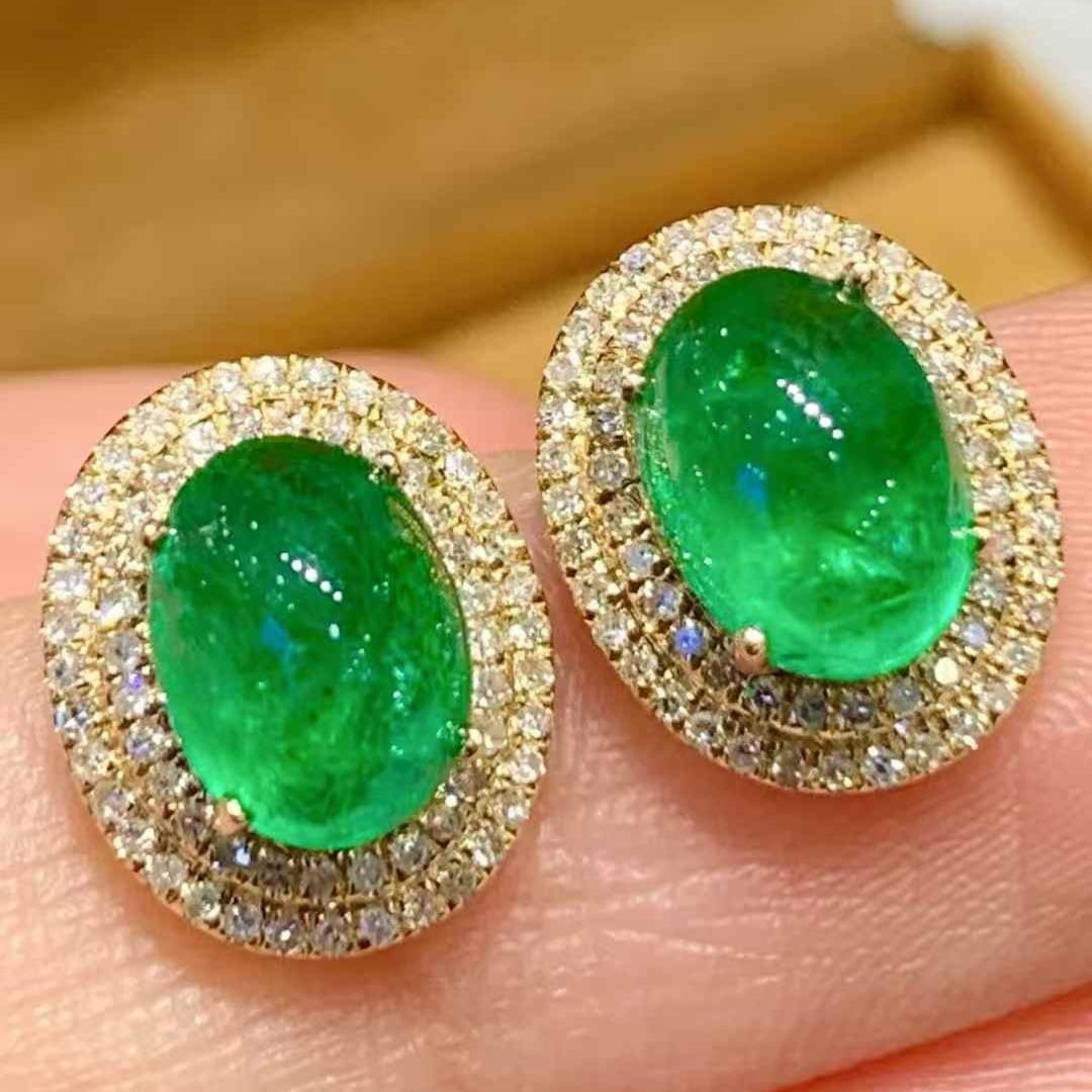 14k Gold 2.8 Ct Vivid Green Natural Emerald & Diamond Earrings: Ref:231103229 // gold content:14k gold // main gemstone:emerald // shape:oval // carat weight:2. 8ct // color:vivid green // treatment:natural // // adjacent gemstone 2 : diamond // shape:round // cla