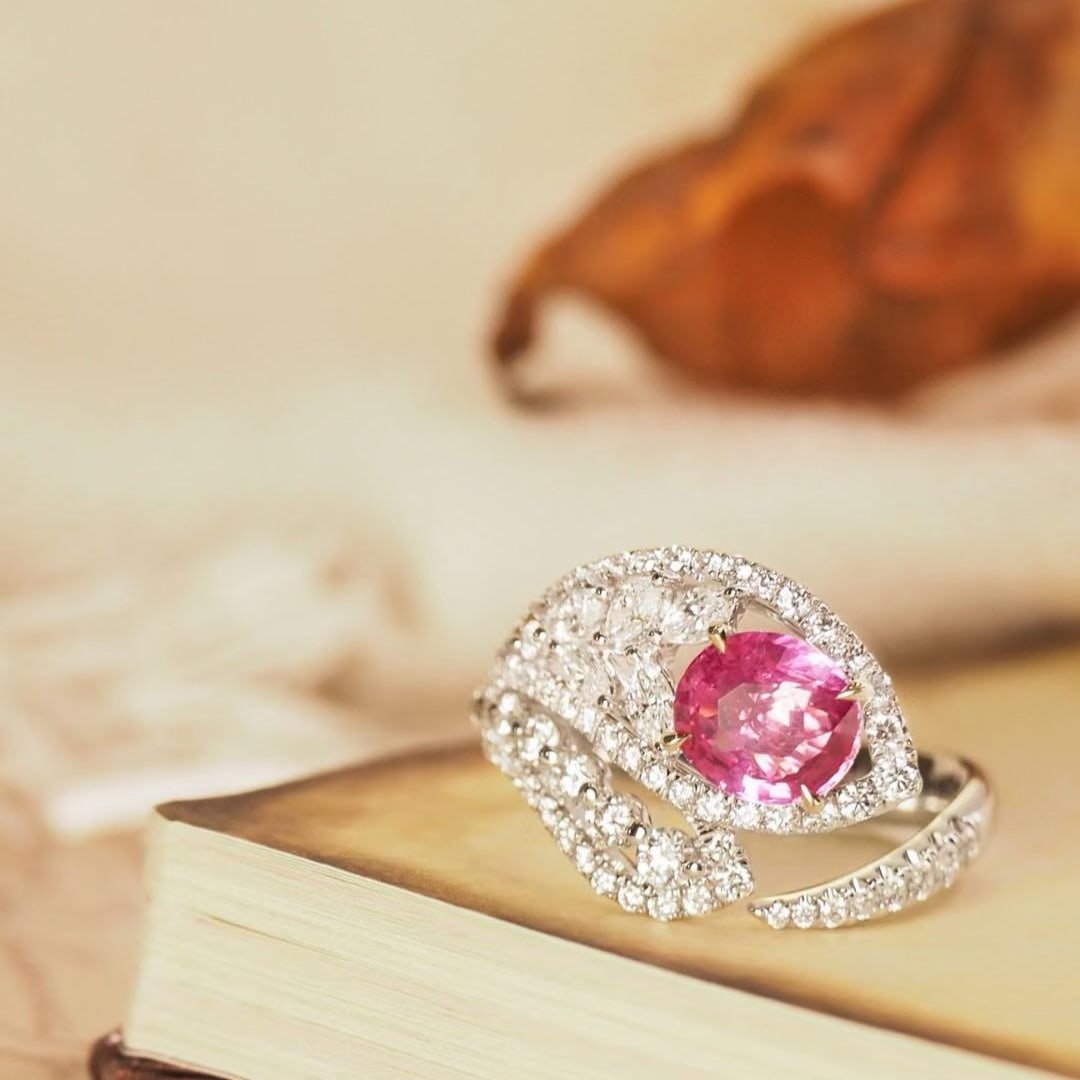 14k Gold 1.52 Ct Natural Sapphire & Diamond Ring: Ref:231104011 // gold content:14k gold // ring size:7. 25us // // main gemstone:sapphire // shape:oval // carat weight:1. 52ct // color:pink // treatment:natural // // adjacent gemstone 2 :