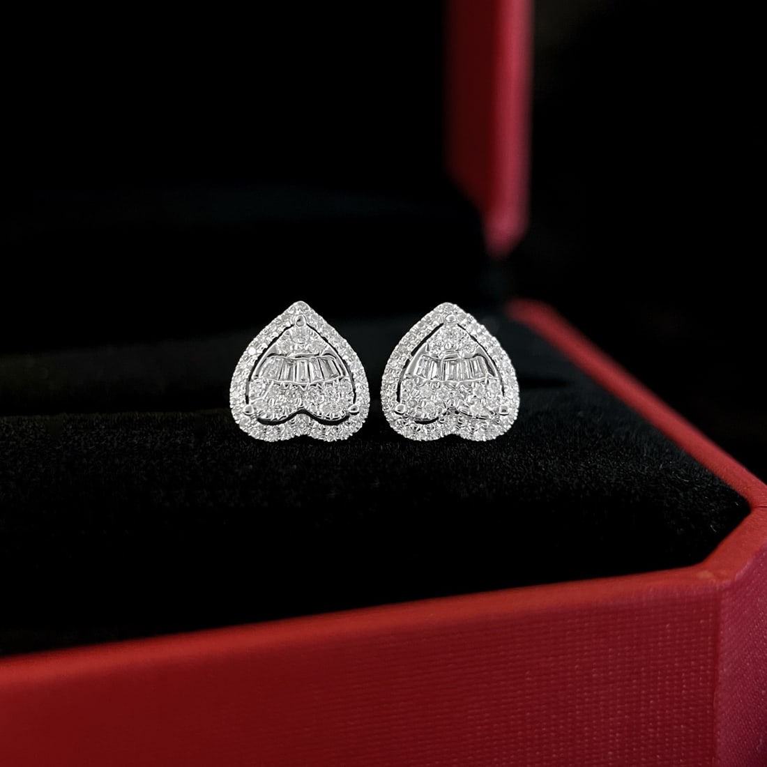 14k Gold 0.5 Ct Natural H Diamond Earrings: Ref:231104113 // gold content:14k gold // main gemstone:diamond // shape:multiple // carat weight:0. 5ct // clarity grade:vs-si // color:h // treatment:natural // Condition: NewHigh Estimate: