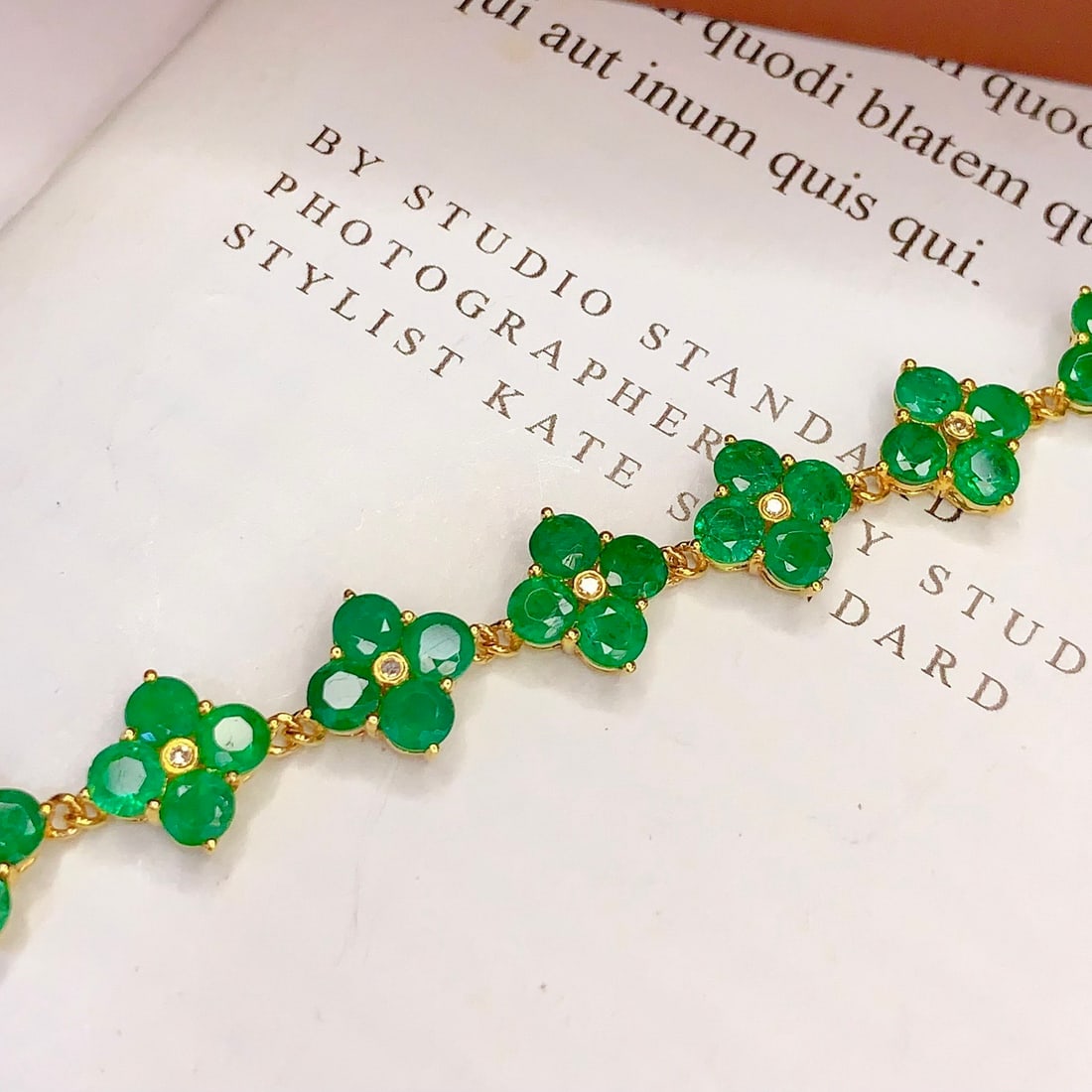 14k Gold 8.8 Ct Natural Emerald & Diamond Bracelet: Ref:231104132 // gold content:14k gold // main gemstone:emerald // shape:round // carat weight:8. 8ct // color:green // treatment:natural // cut grade:g // // adjacent gemstone 2 : diamond //