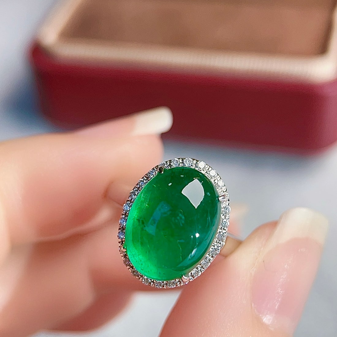 14k Gold 6.12 Ctw Vivid Green Natural Emerald & Diamond Ring: Ref:231104137 // gold content:14k gold // ring size:7. 25us // // main gemstone:emerald // shape:oval // carat weight:5. 94ct // color:vivid green // treatment:natural // // adjacent gemstone 2 :