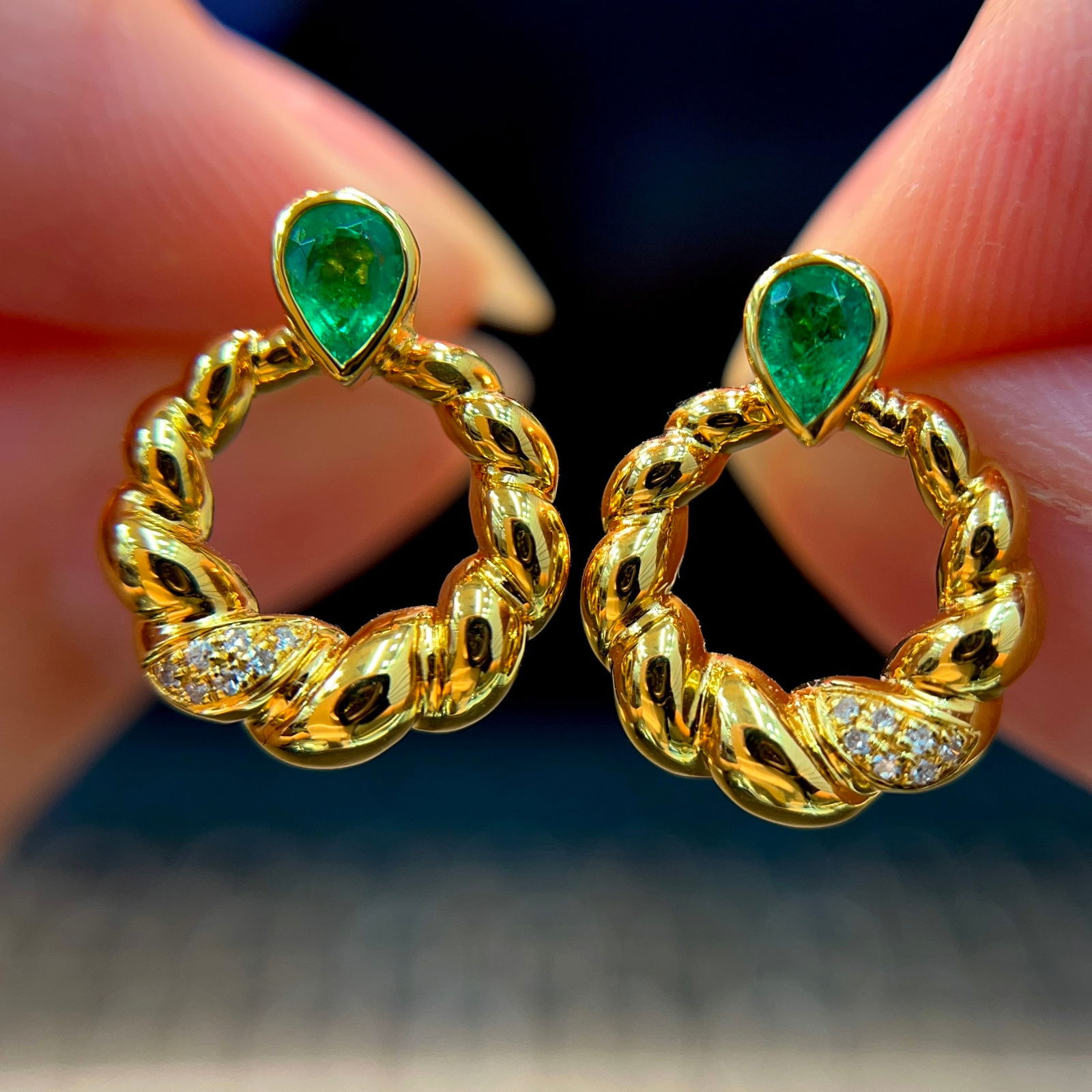 14k Gold 0.40 Ctw Vivid Green Natural Emerald & Diamond Earrings - 2