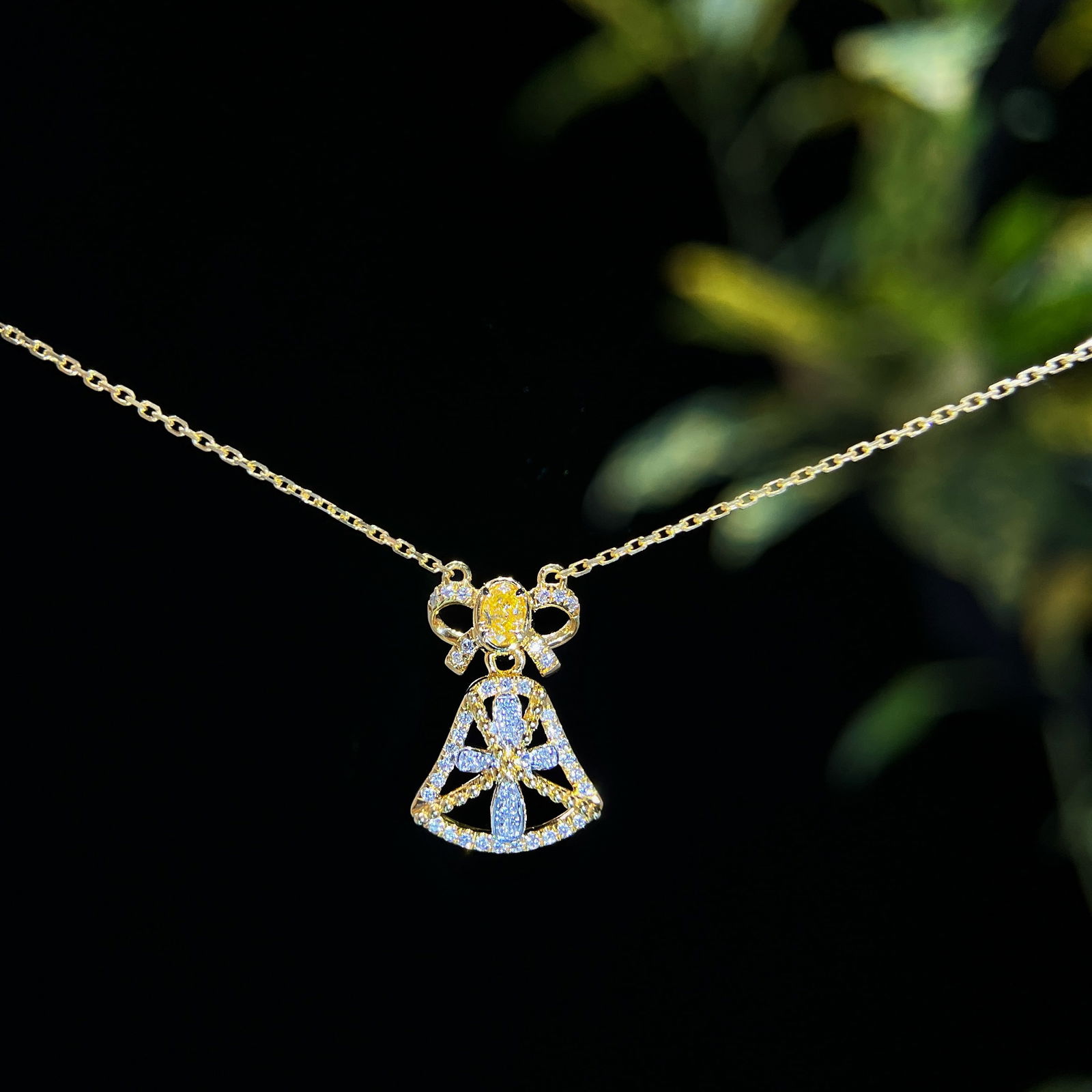 14k Gold 0.19 Ctw Natural Yellow Diamond & Diamond Necklace: Ref:231104212 // gold content:14k gold // main gemstone:yellow diamond // shape:oval // carat weight:0. 08ct // color:yellow // treatment:natural // // adjacent gemstone 2 : diamond // shape:round