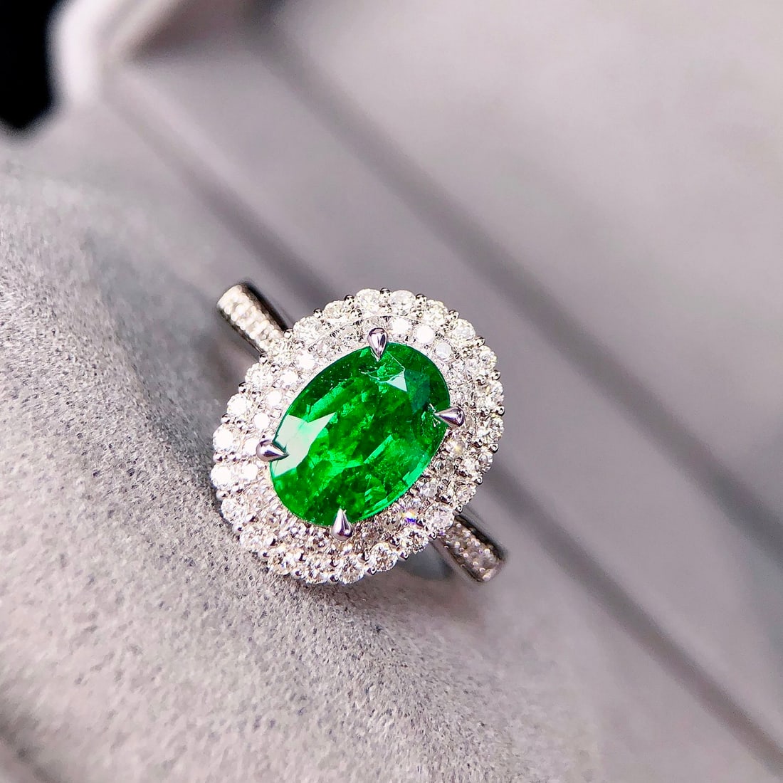 14k Gold 2.32 Ctw Vivid Green Natural Emerald & Diamond Ring (1 of 6)