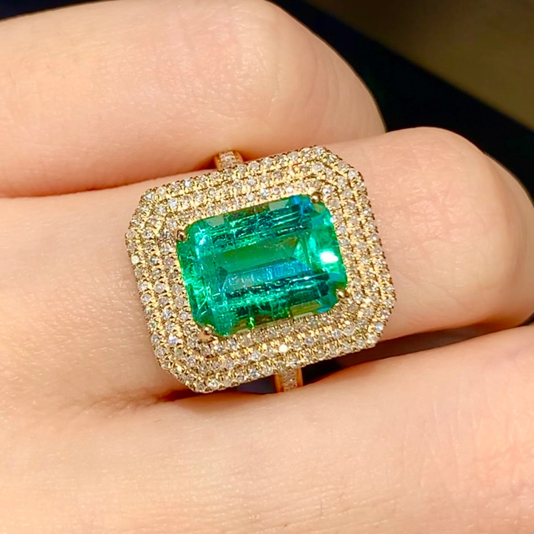 14k Gold 3.2 Ct Vivid Green Natural Emerald & Diamond Ring (1 of 5)