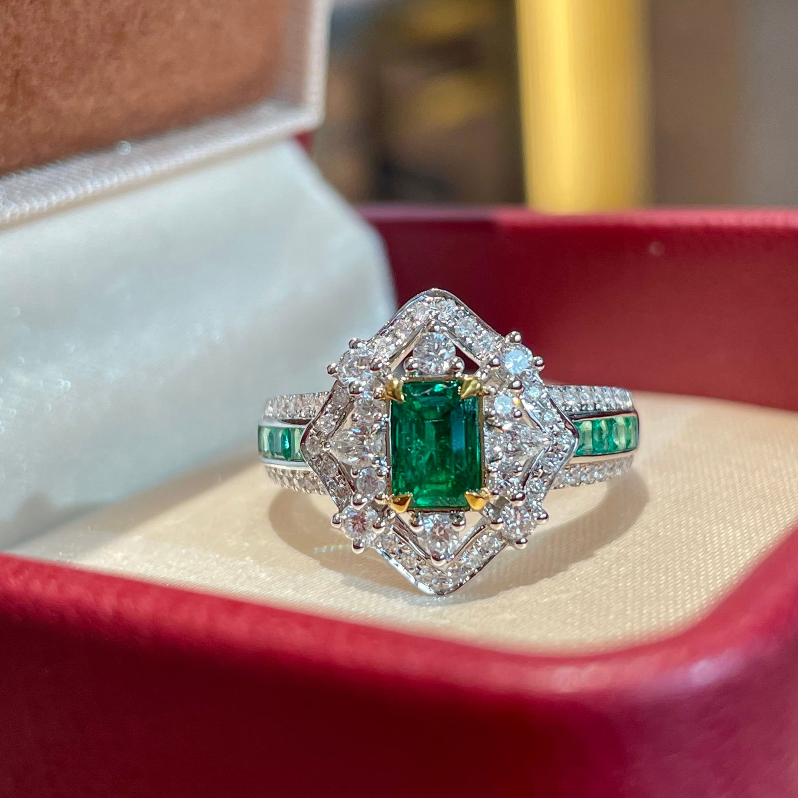 14k Gold 0.78 Ct Vivid Green Natural Emerald & Diamond Ring: Ref:231104377 // gold content:14k gold // ring size:7. 25us // // main gemstone:emerald // shape:multiple // carat weight:0. 78ct // color:vivid green // treatment:natural // // adjacent gemstone 2 :