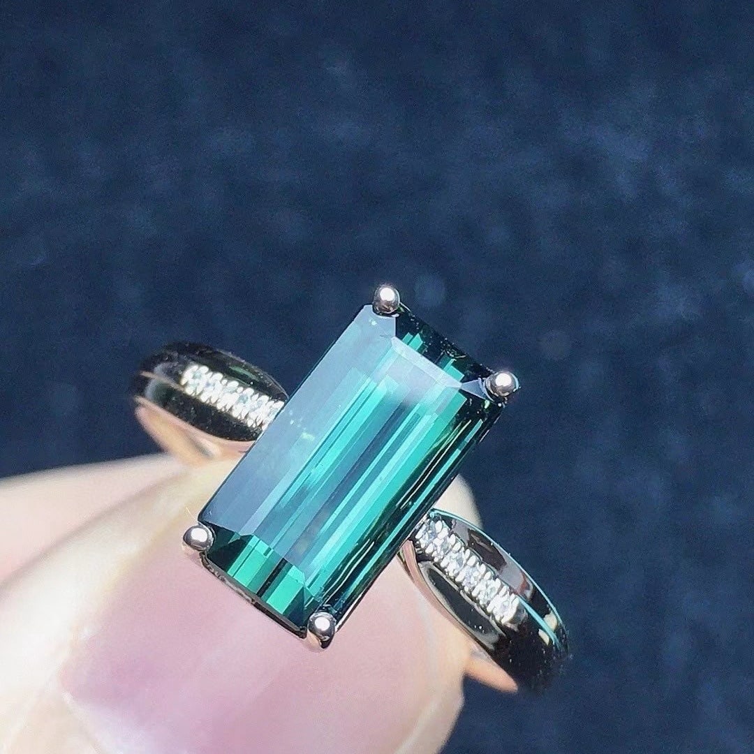 14k Gold 2.58 Ct Natural Tourmaline & Diamond Ring: Ref:231104384 // gold content:14k gold // ring size:7. 25us // // main gemstone:tourmaline // shape:octagonal // carat weight:2. 58ct // color:bluish green // treatment:natural // // adjacent gemstone