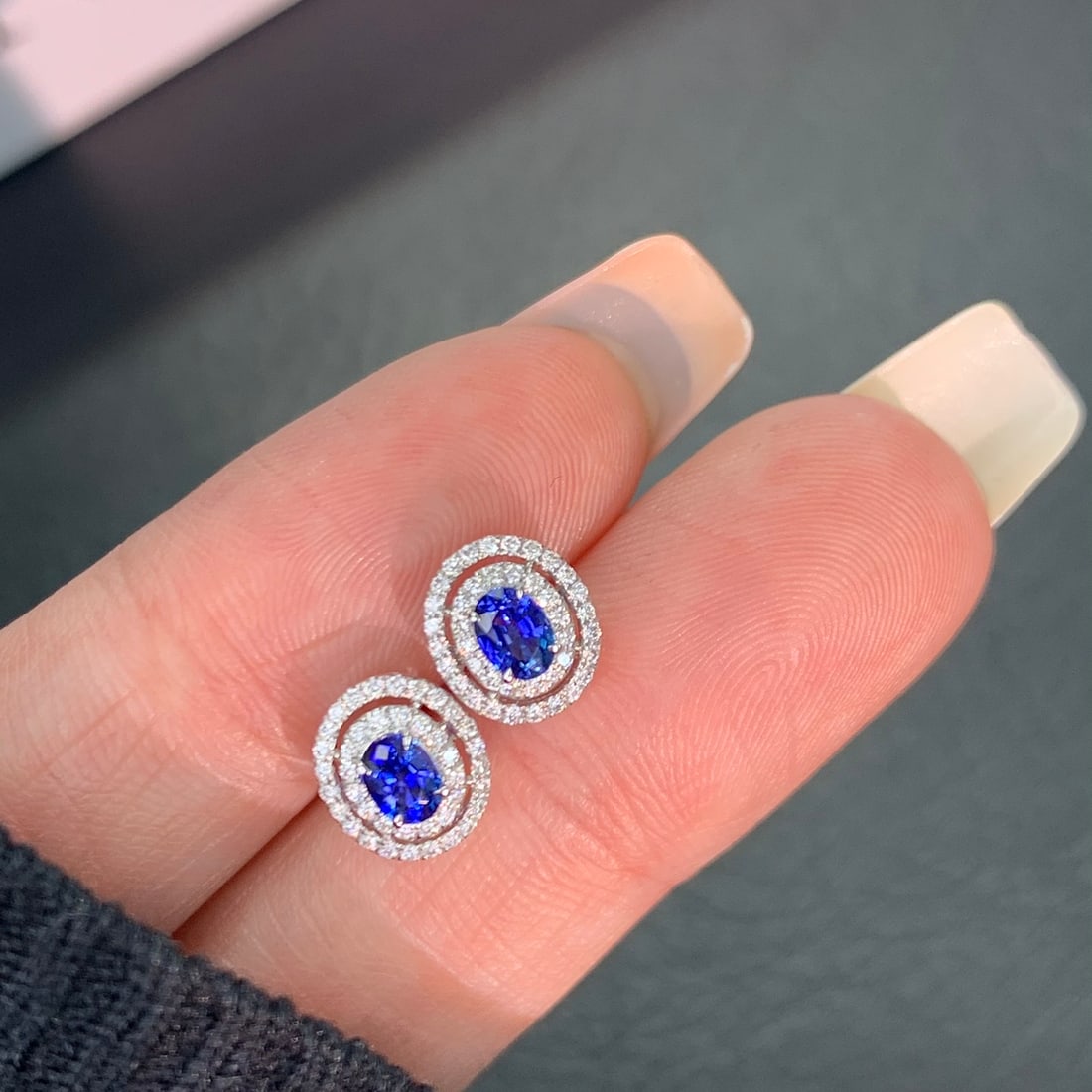 14k Gold 0.72 Ctw Natural Sapphire & Diamond Earrings: Ref:231104450 // gold content:14k gold // main gemstone:sapphire // shape:oval // carat weight:0. 48ct // color:blue // treatment:natural // // adjacent gemstone 2 : diamond // shape:round // carat