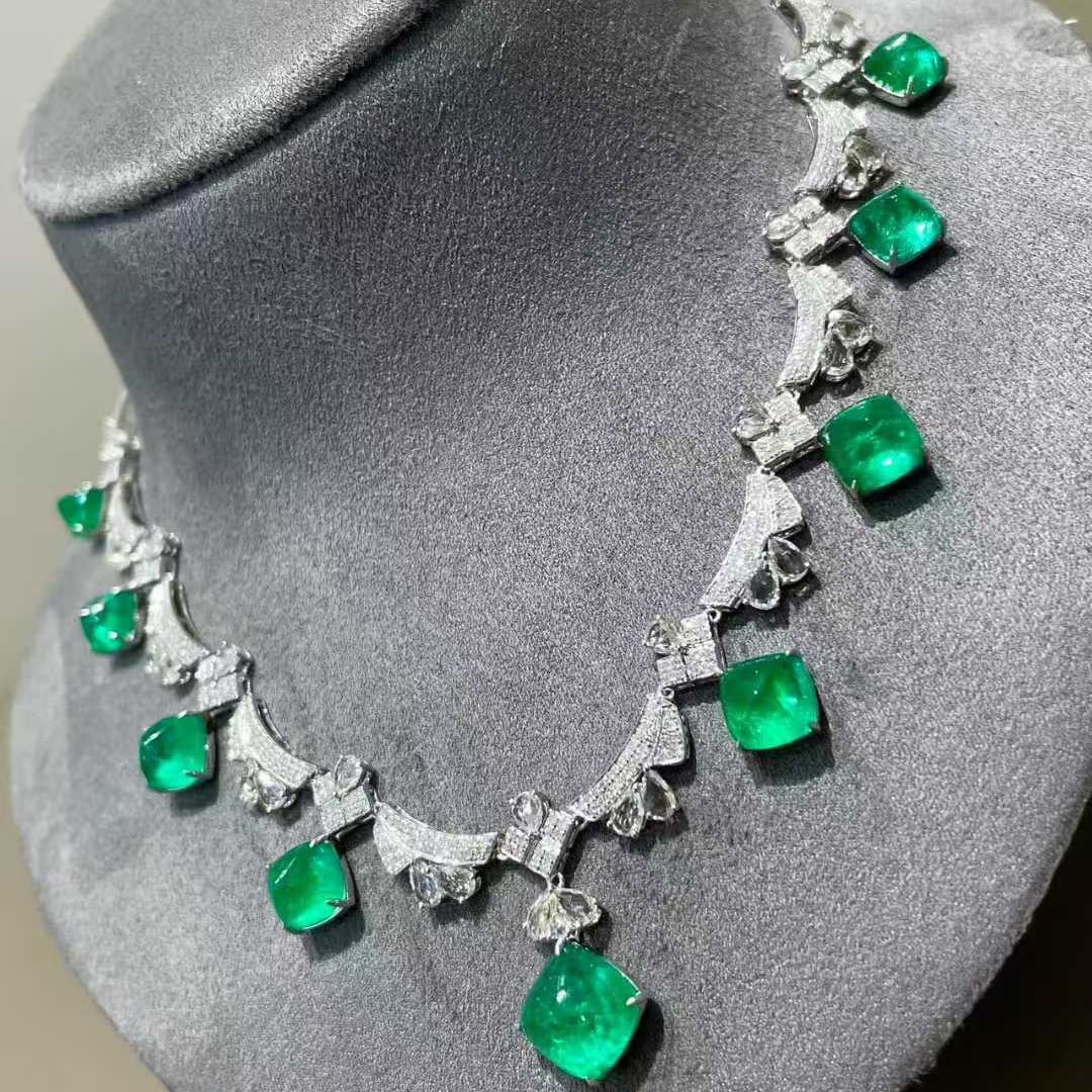 14k Gold 15.3 Ct Natural Emerald & Diamond & Sapphire Necklace - 2