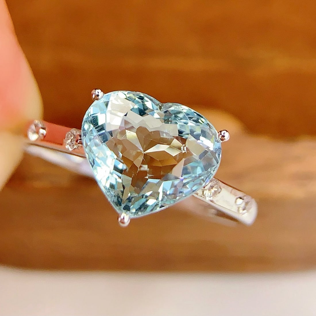14k Gold 2.78 Ct Natural Aquamarine & Sapphire Ring: Ref:231113092 // gold content:14k gold // ring size:7. 25us // // main gemstone:aquamarine // shape:heart // carat weight:2. 78ct // color:blue // treatment:natural // // adjacent gemstone 2 :