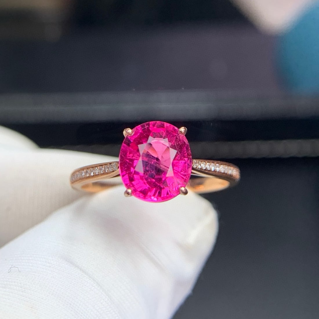 14k Gold 1.95 Ct Natural Tourmaline & Diamond Ring: Ref:231113135 // gold content:14k gold // ring size:7. 25us // // main gemstone:tourmaline // shape:oval // carat weight:1. 95ct // color:red // treatment:natural // // adjacent gemstone 2 :