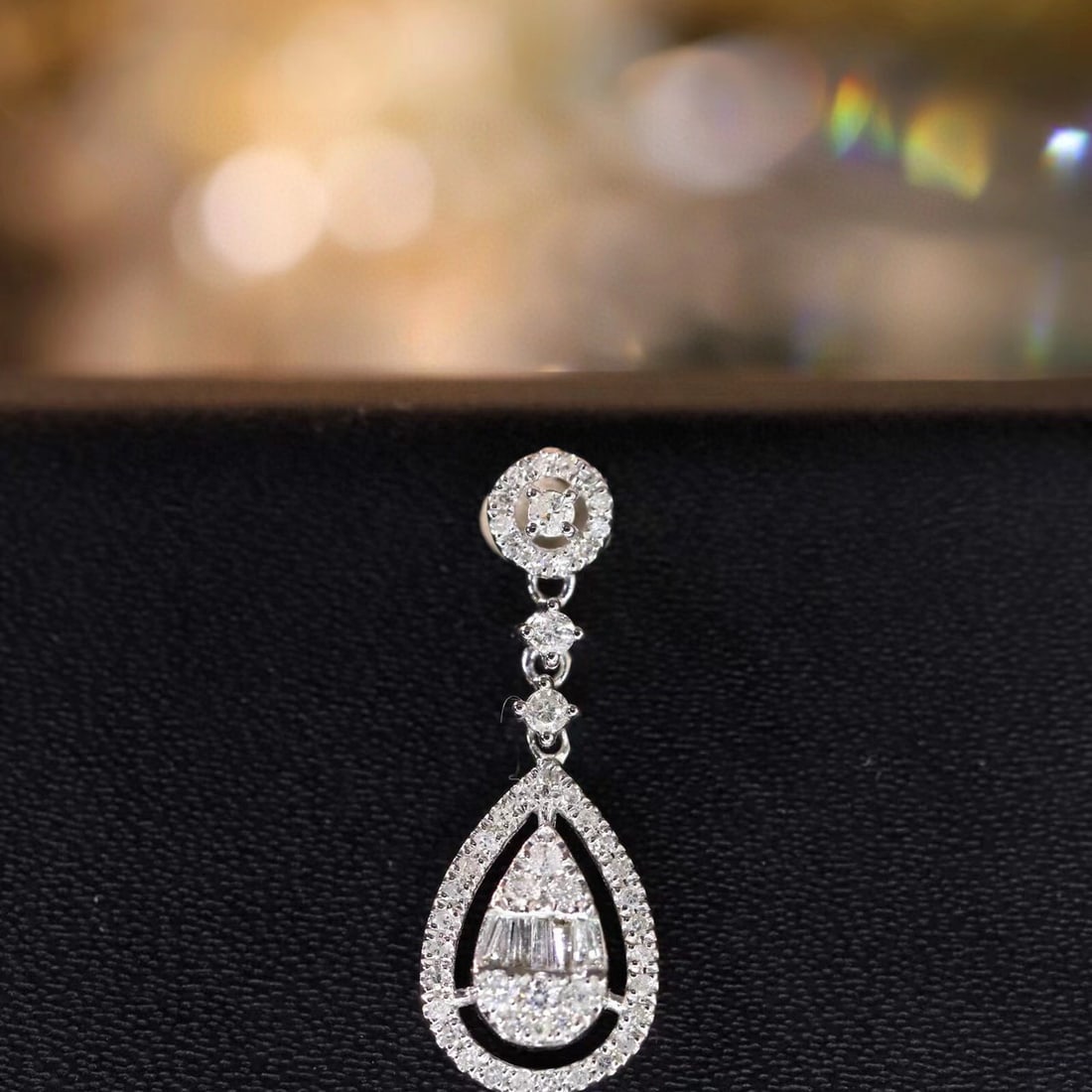 14k Gold 0.25 Ct Natural H Diamond Pendant( Without Chain ): Ref:231113170 // gold content:14k gold // main gemstone:diamond // shape:round // carat weight:0. 25ct // clarity grade:vs-si // color:h // treatment:natural // cut grade:g // Condition: NewLow