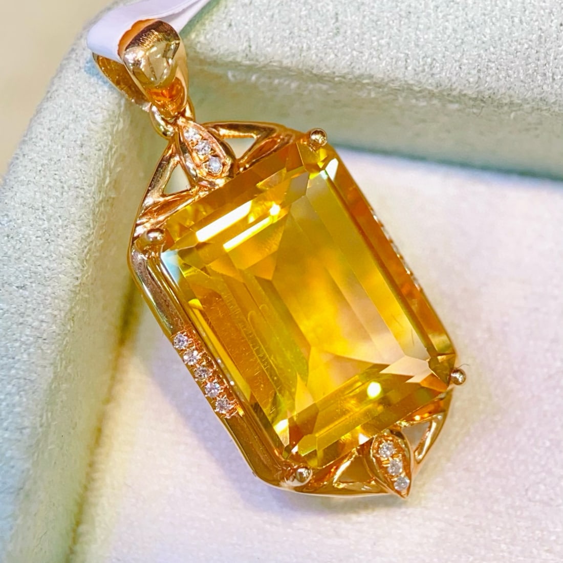 14k Gold 6.85 Ctw Natural Citrine & Diamond Pendant( Without Chain ): Ref:231113190 // gold content:14k gold // main gemstone:citrine // shape:octagonal // carat weight:6. 8ct // color:yellow // treatment:natural // // adjacent gemstone 2 : diamond // number of