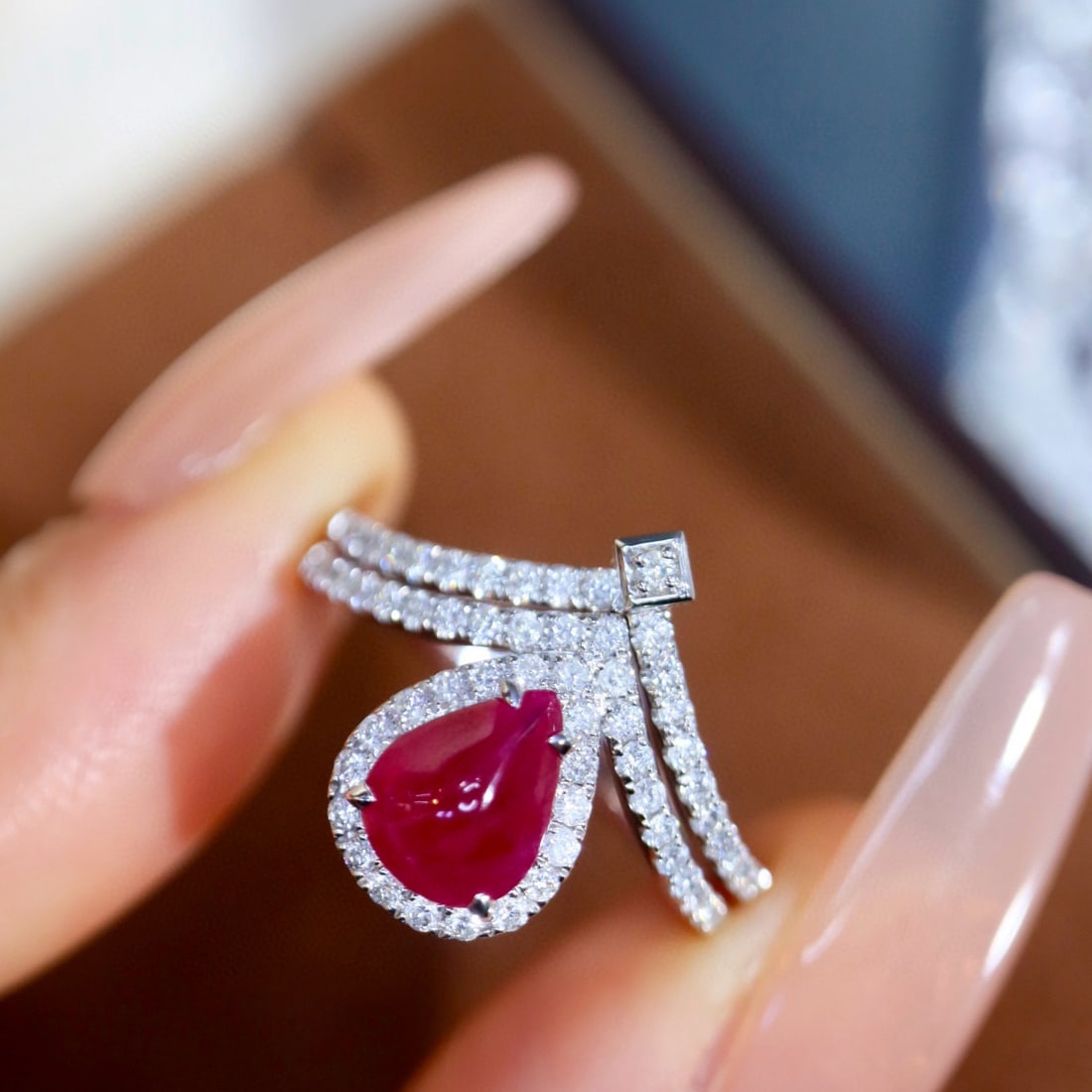 14k Gold 1.52 Ctw Natural Ruby & Diamond Ring: Ref:231113196 // gold content:14k gold // ring size:7. 25us // // main gemstone:ruby // shape:pear // carat weight:1. 07ct // color:red // treatment:natural // // adjacent gemstone 2 : diamond // shap